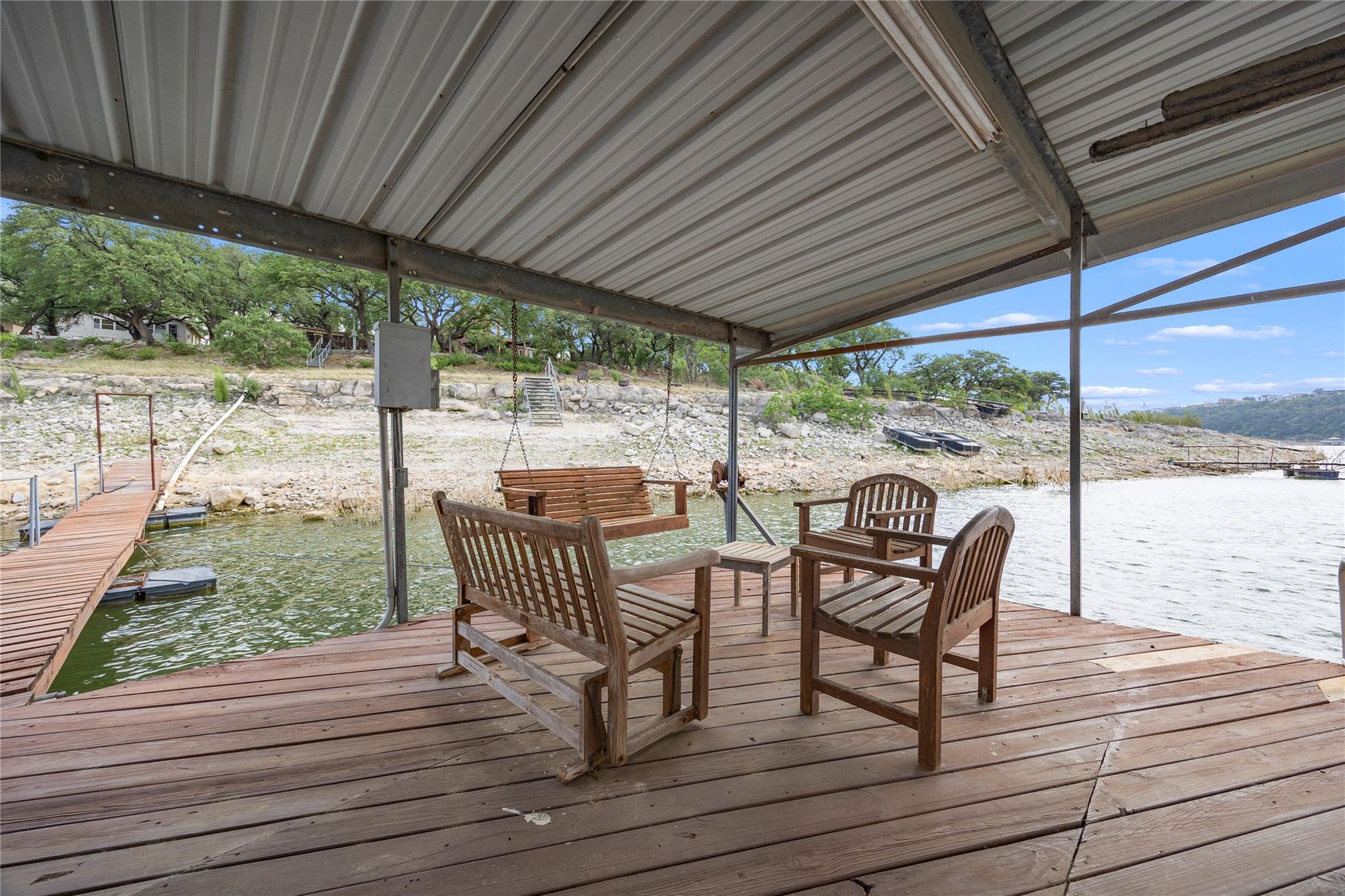 1131 Edgewater DR