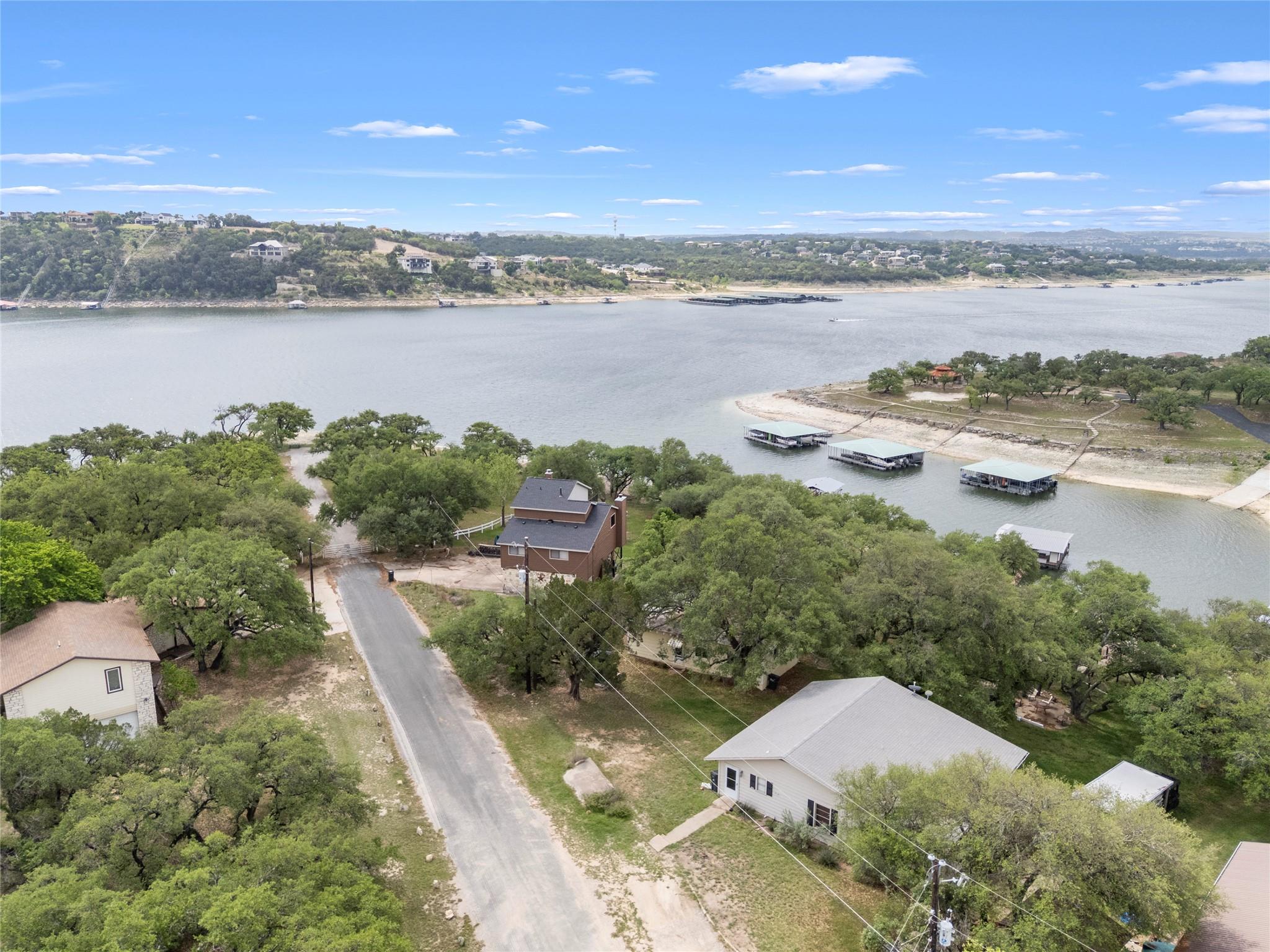 1131 Edgewater DR