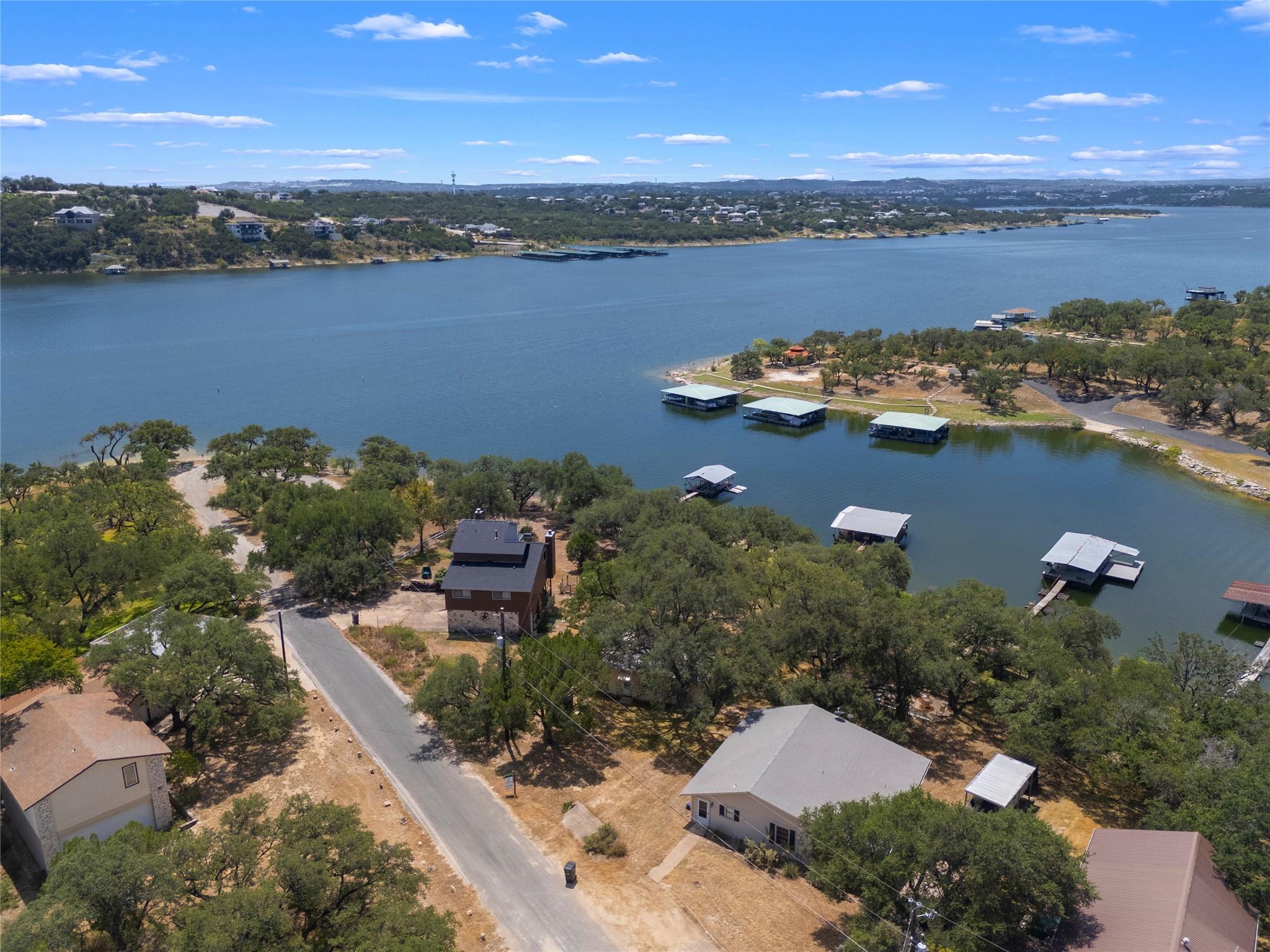 1131 Edgewater DR
