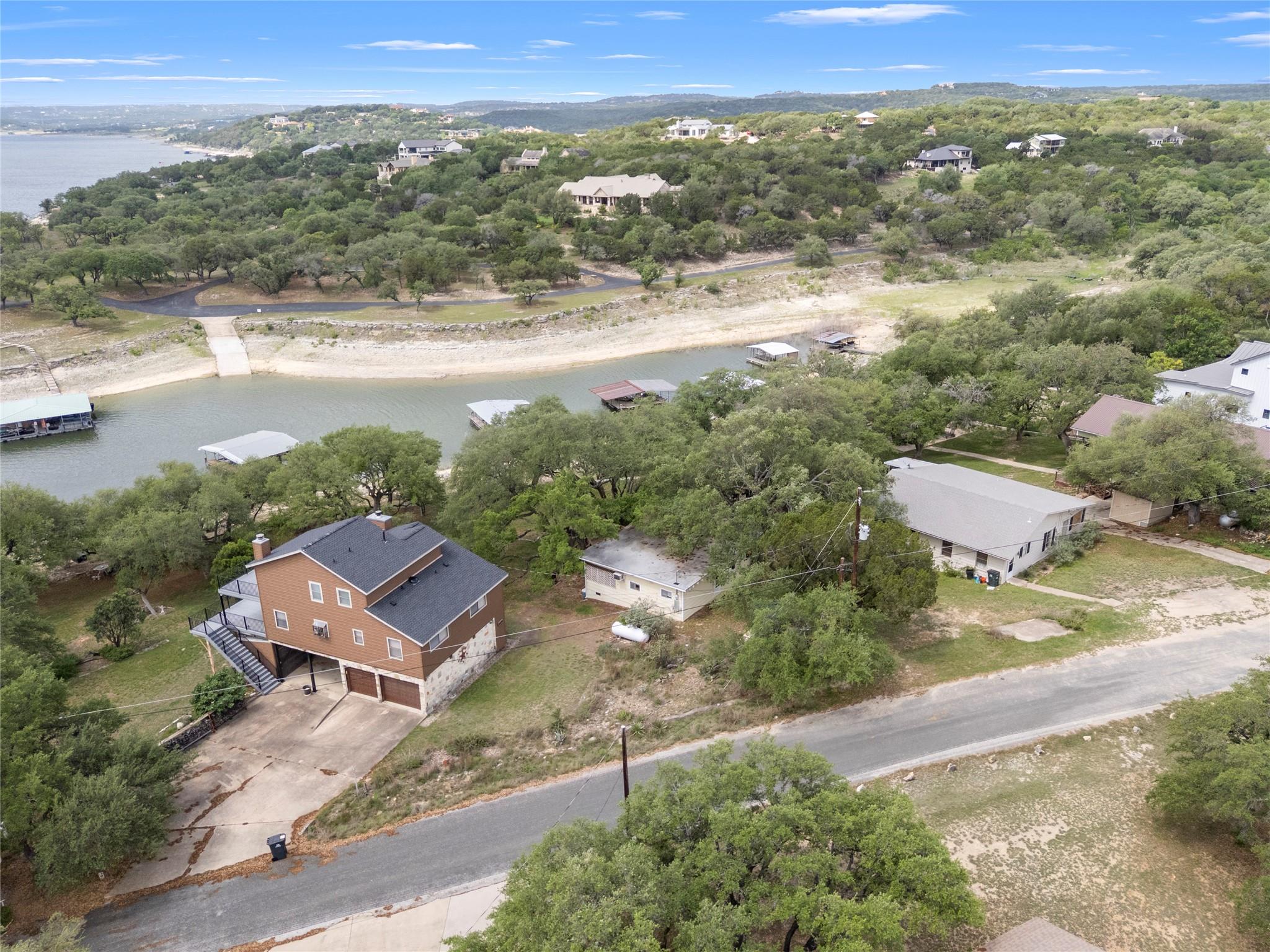 1131 Edgewater DR