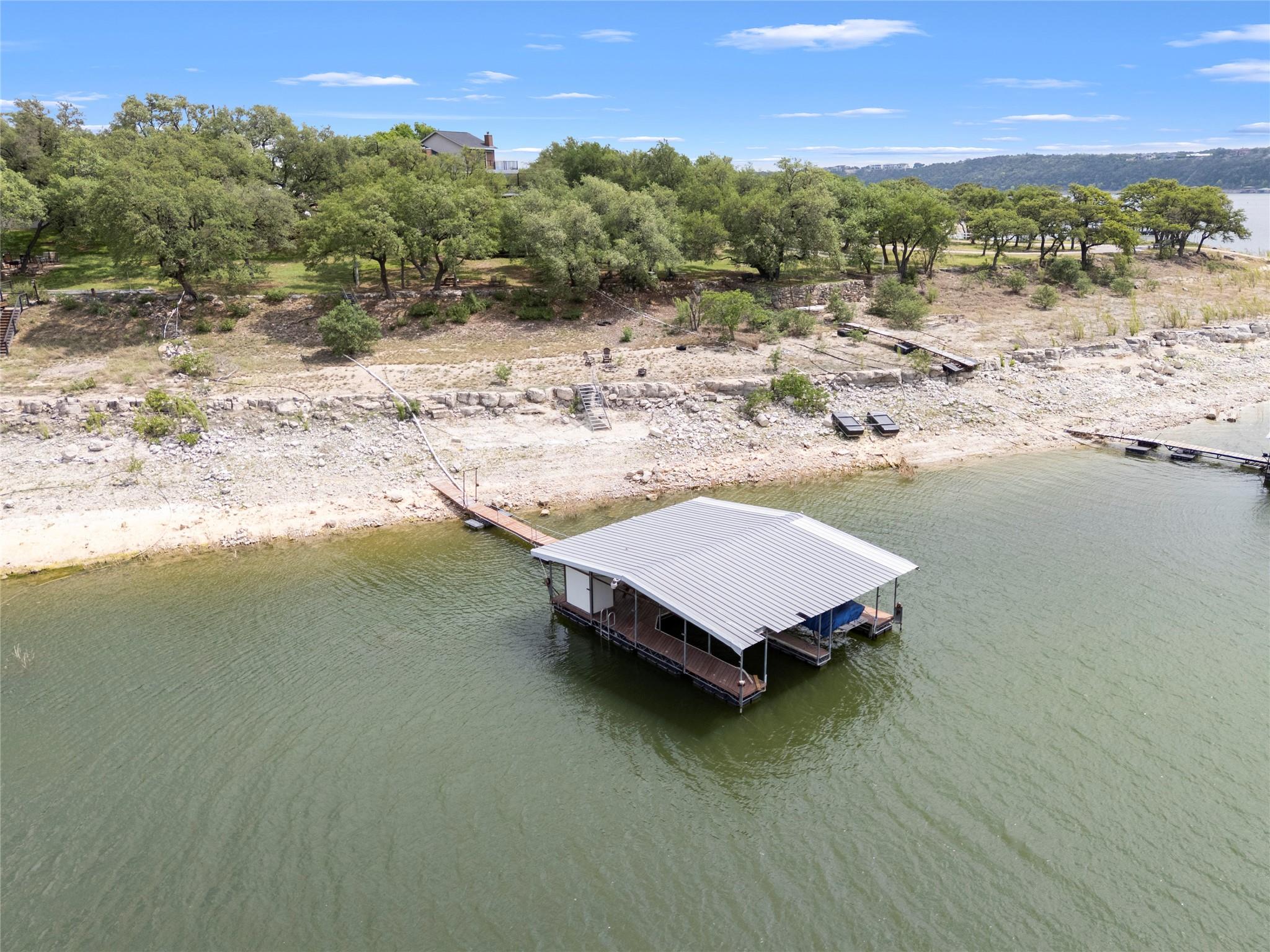 1131 Edgewater DR