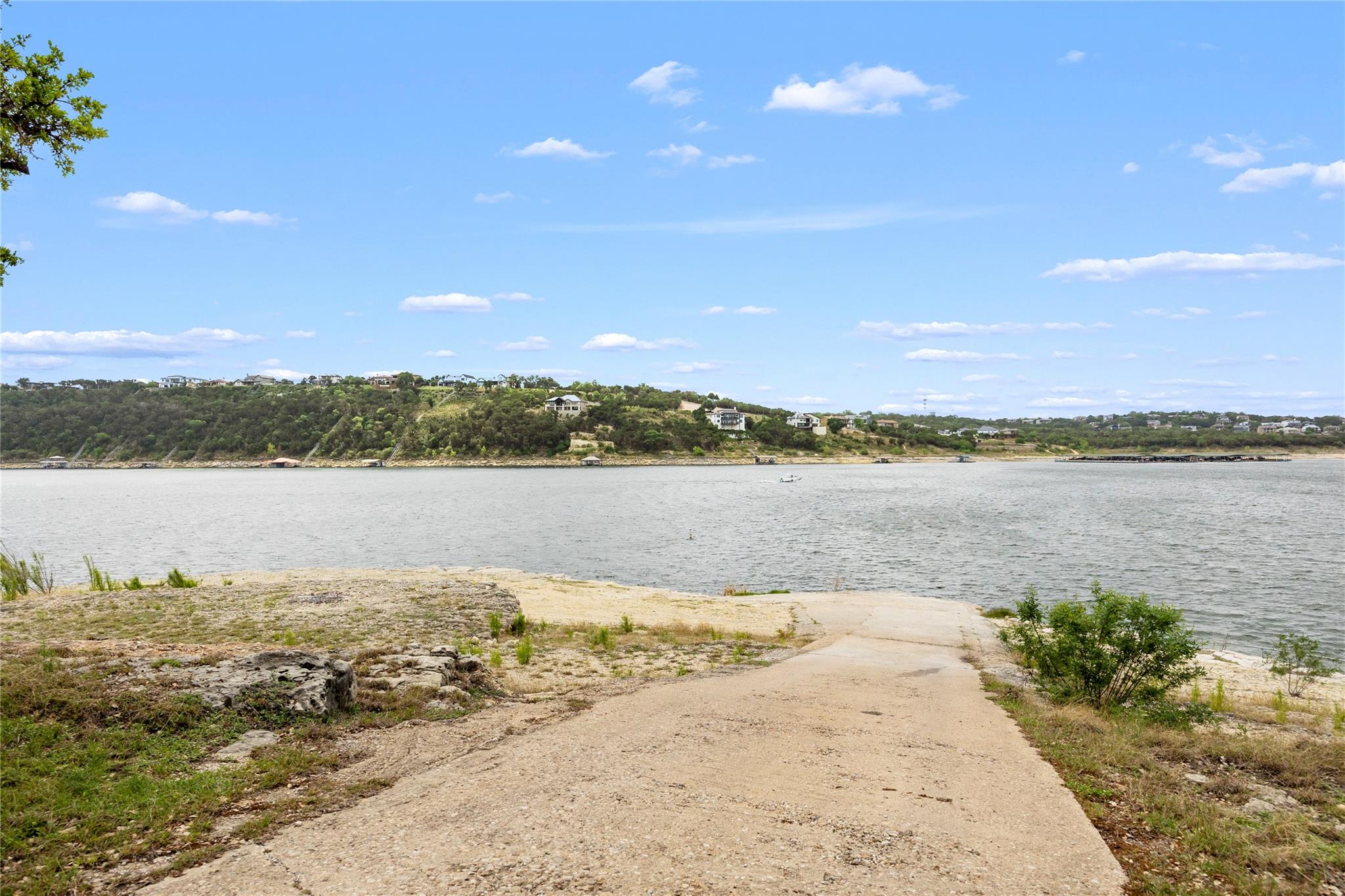 1131 Edgewater DR