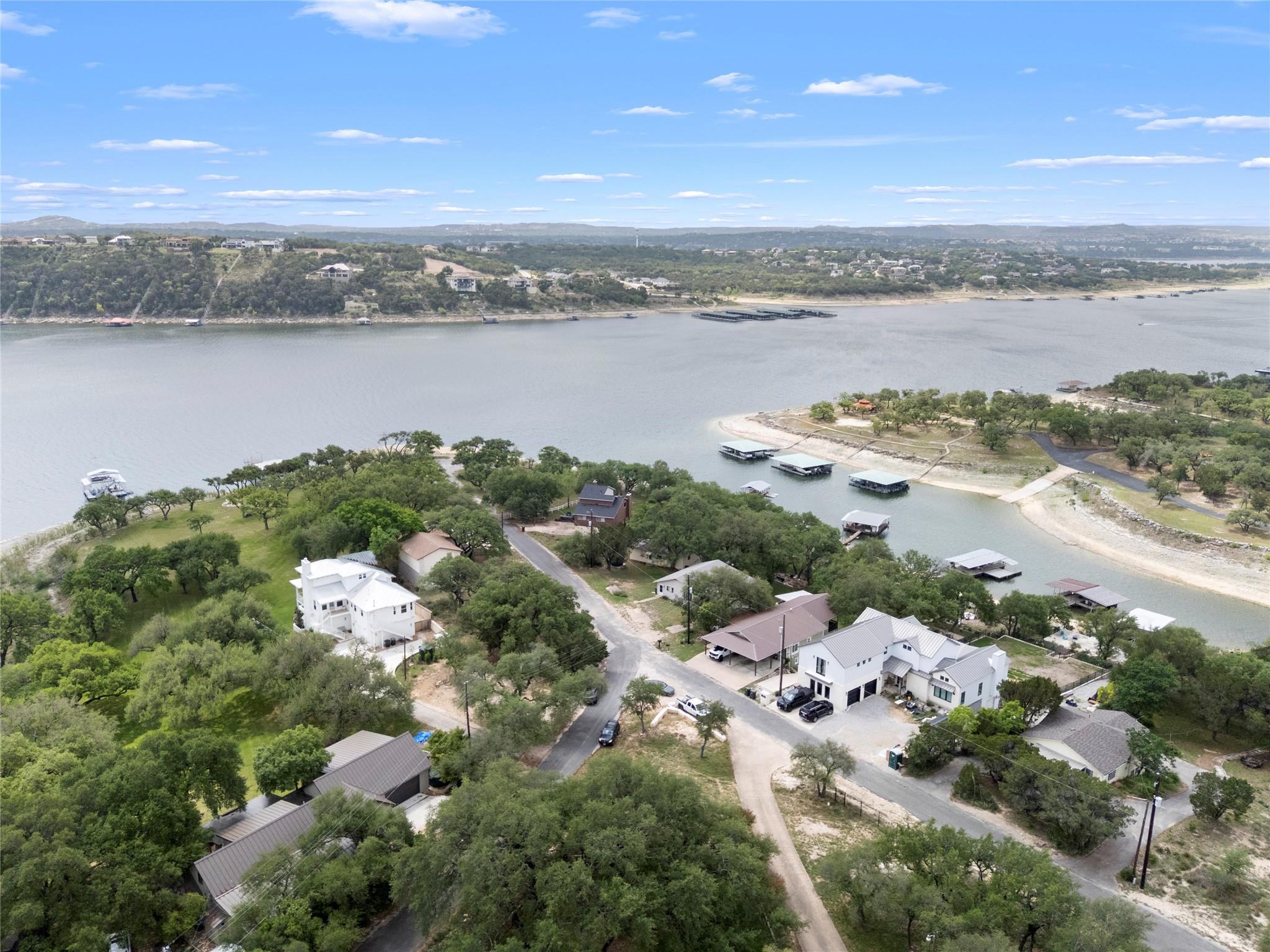 1131 Edgewater DR