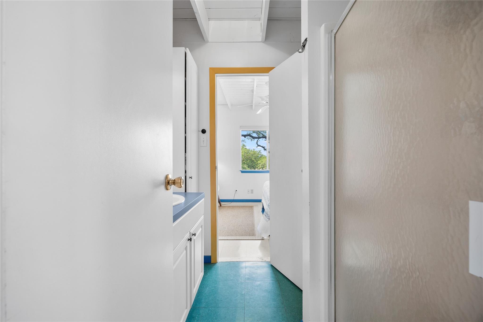 1131 Edgewater DR