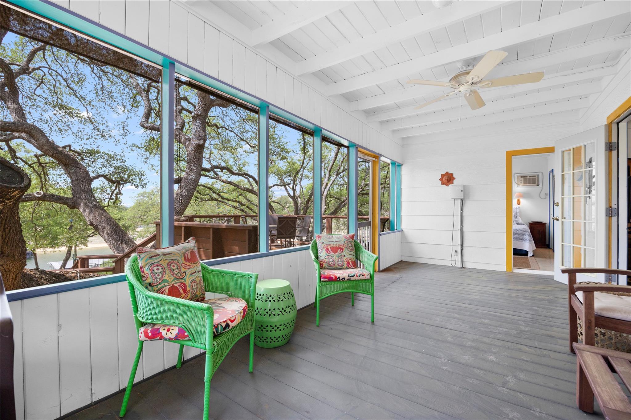1131 Edgewater DR
