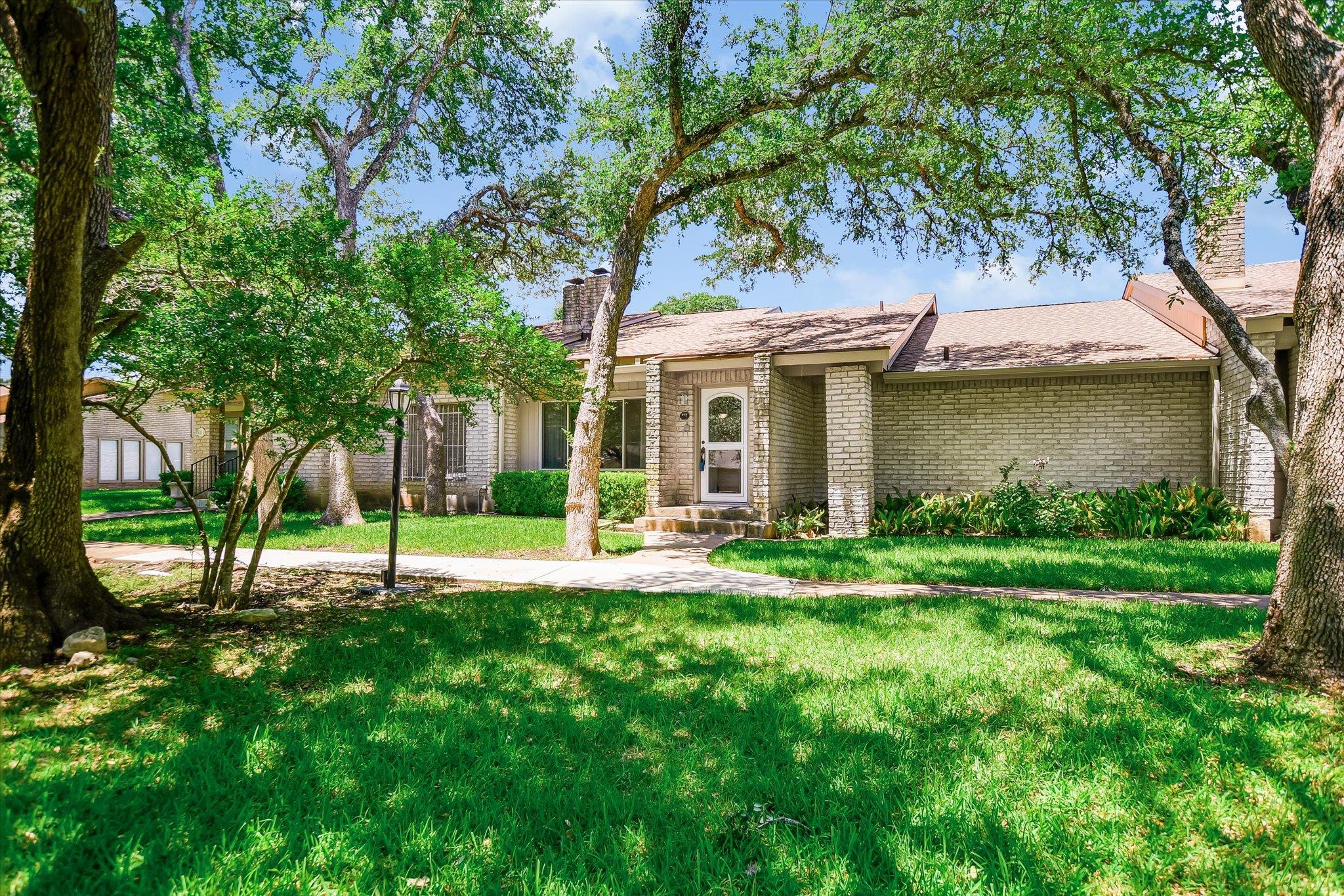 8113 East CT