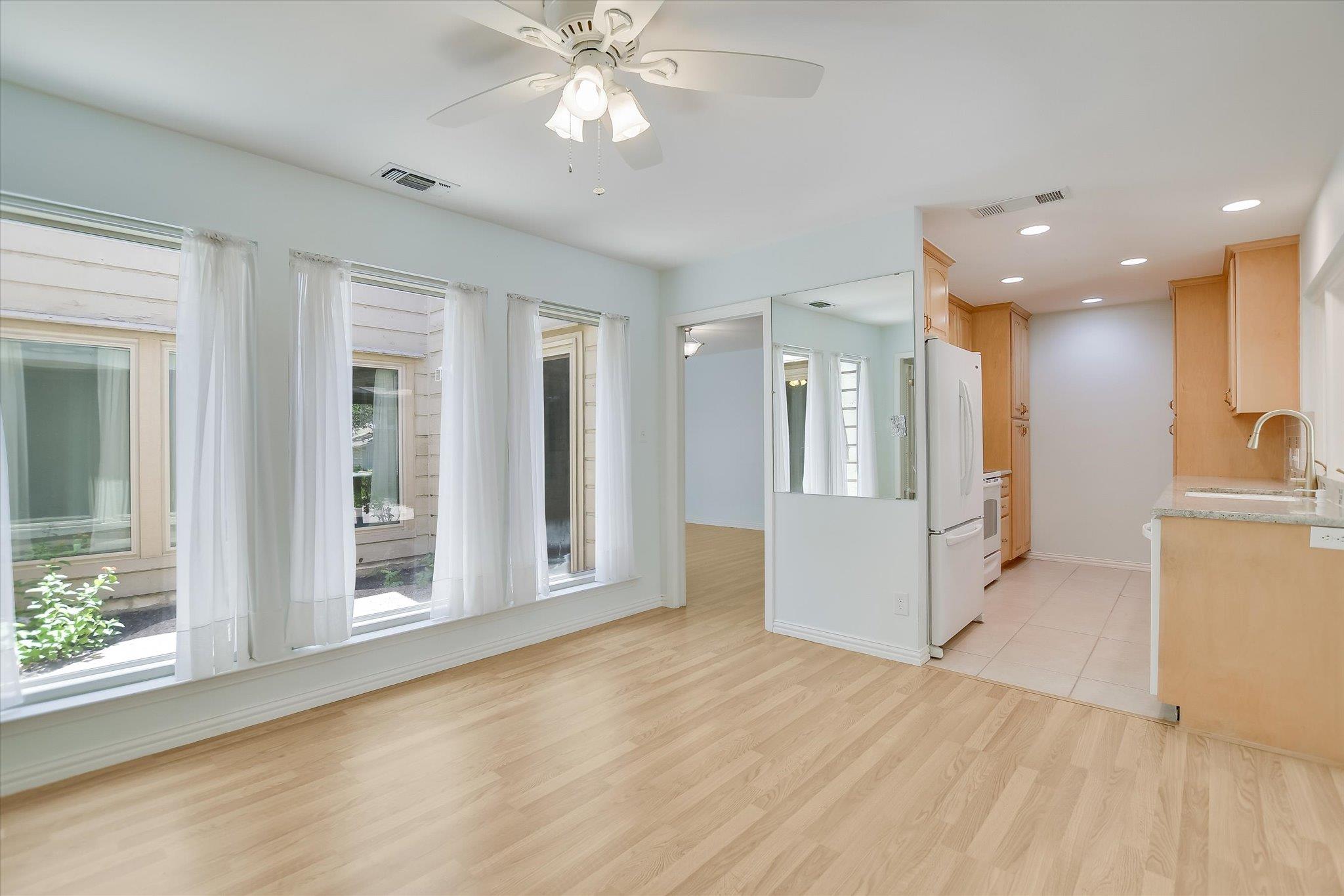 8113 East CT