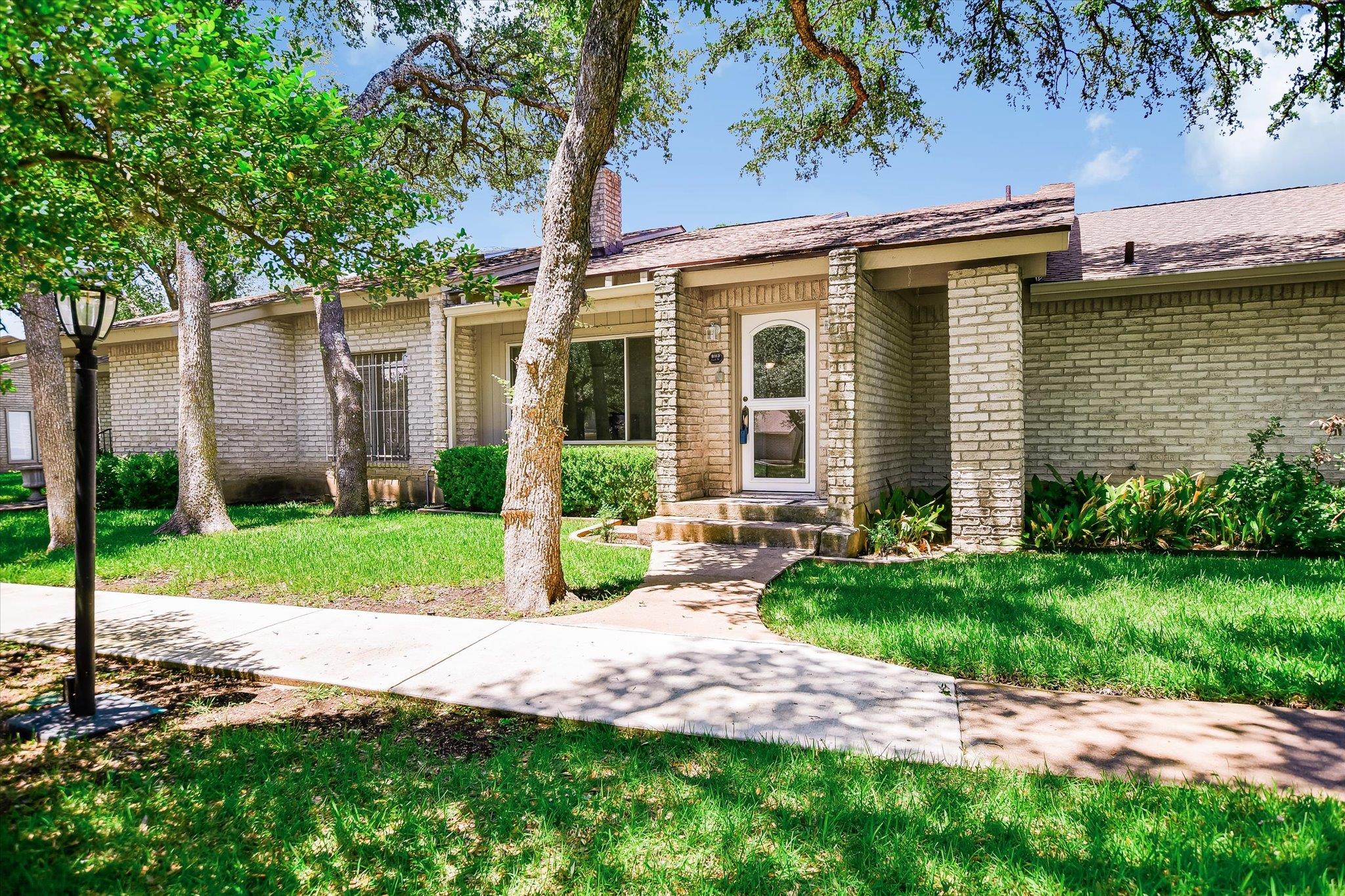 8113 East CT