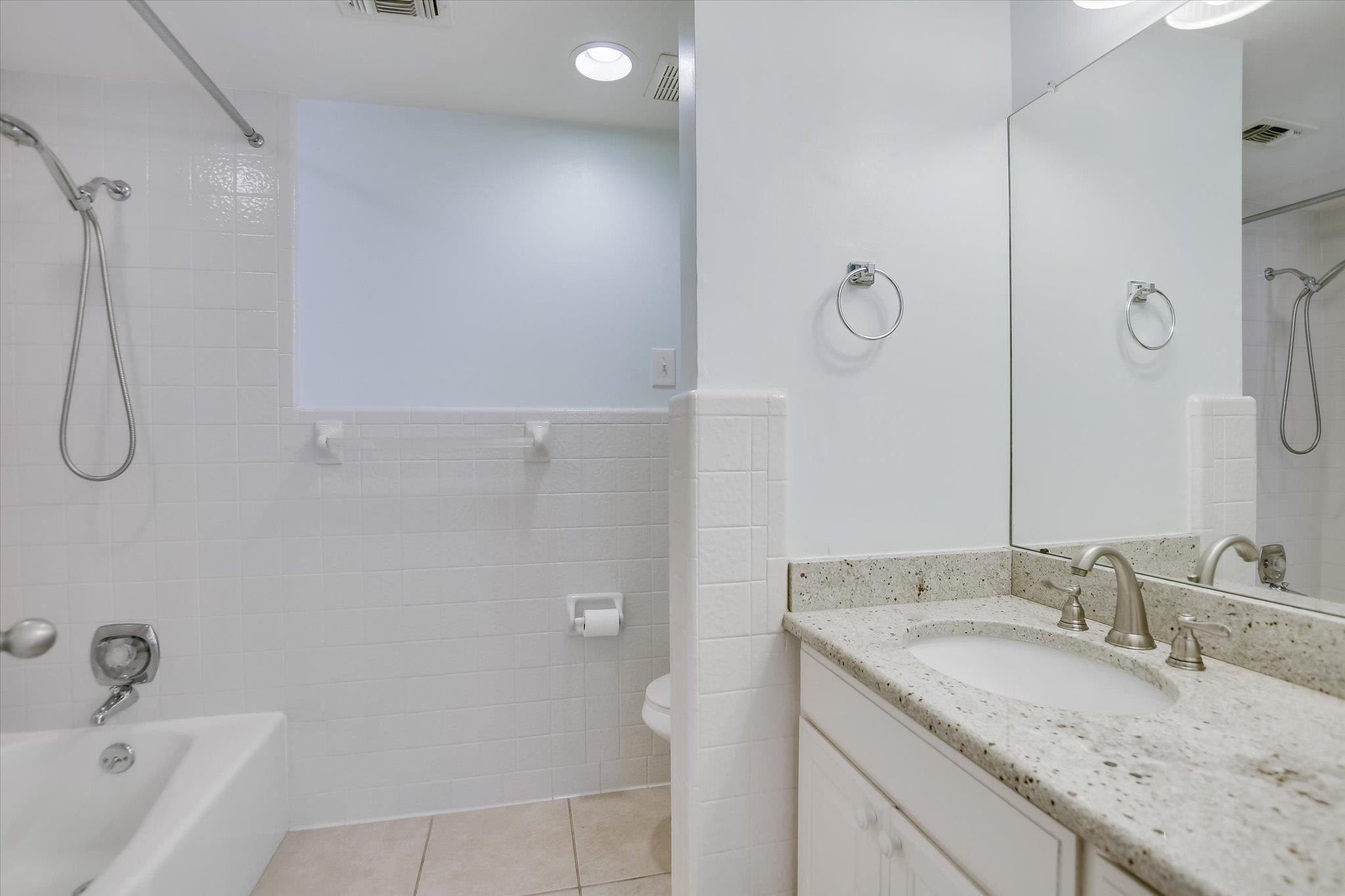 8113 East CT