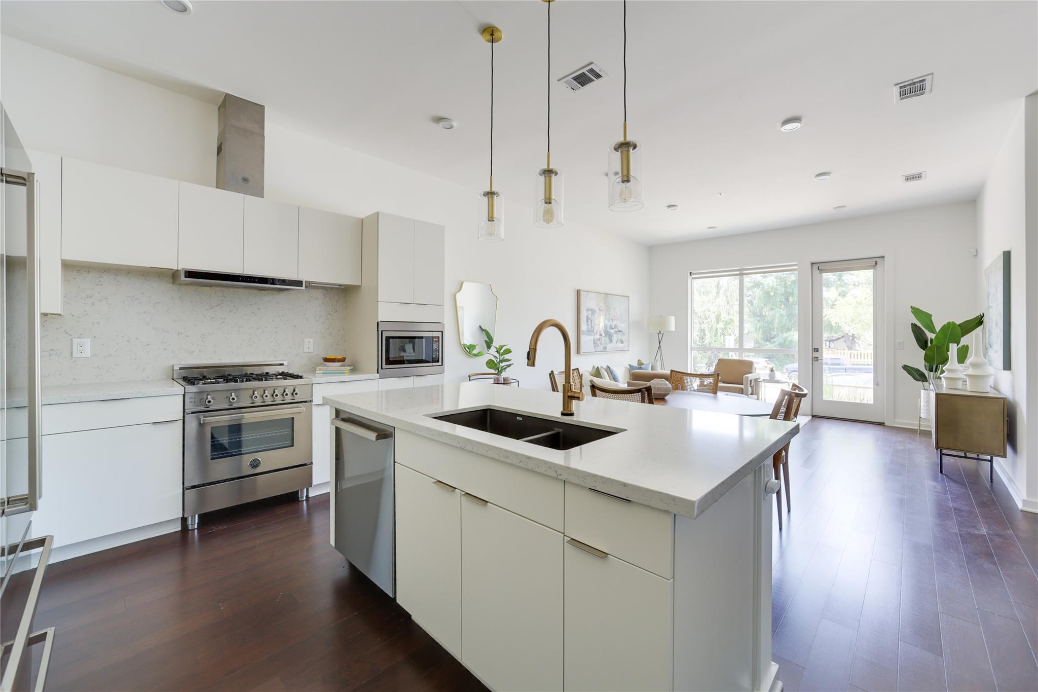 207 W Johanna ST # 102