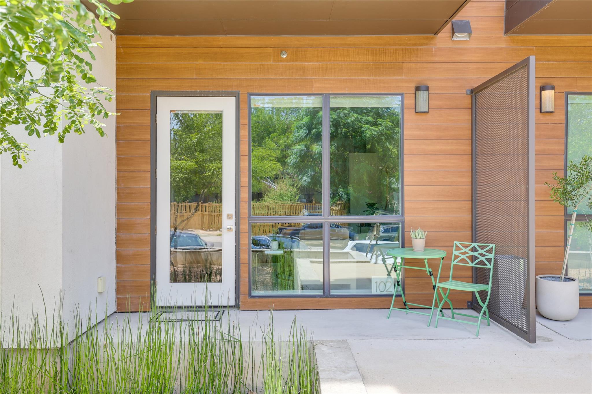 207 W Johanna ST # 102