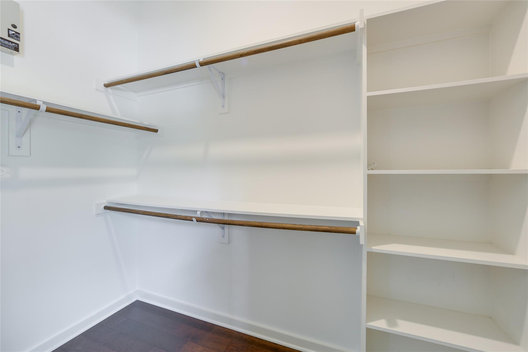 207 W Johanna ST # 102