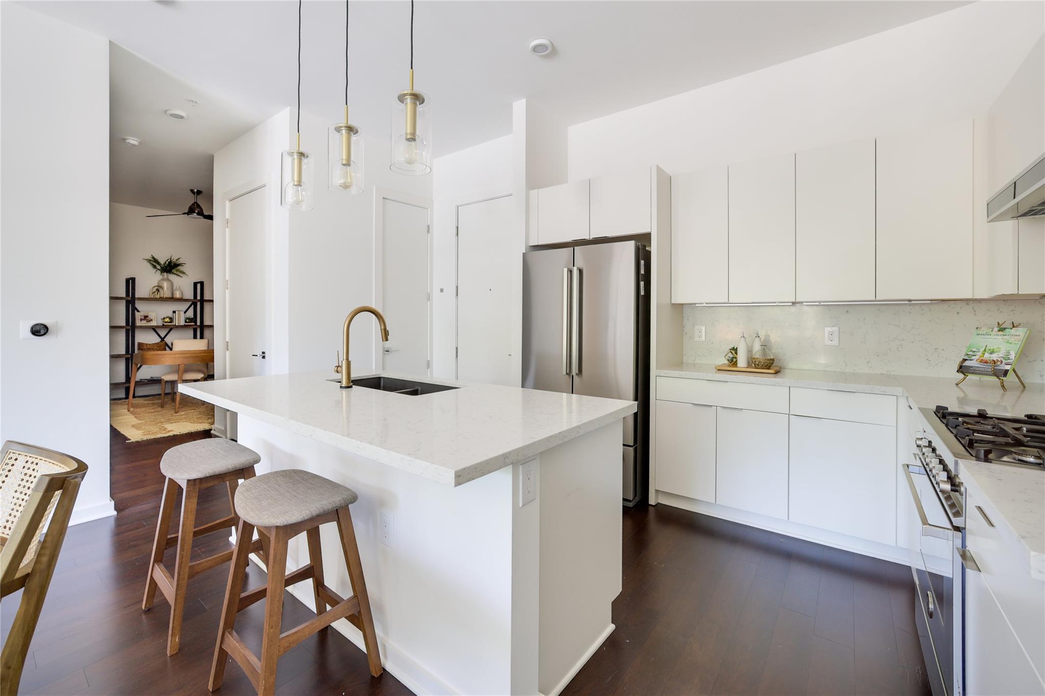 207 W Johanna ST # 102