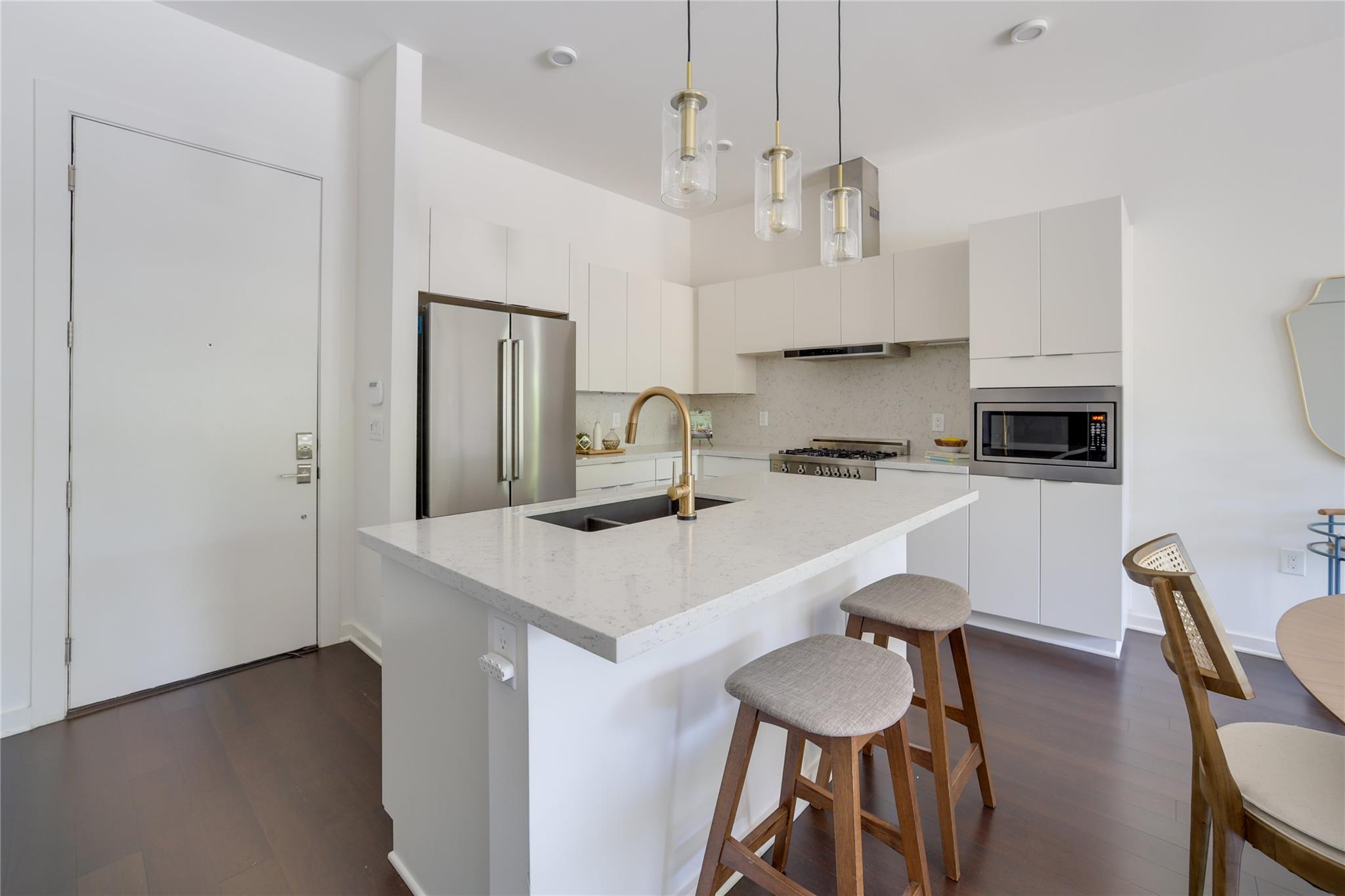 207 W Johanna ST # 102