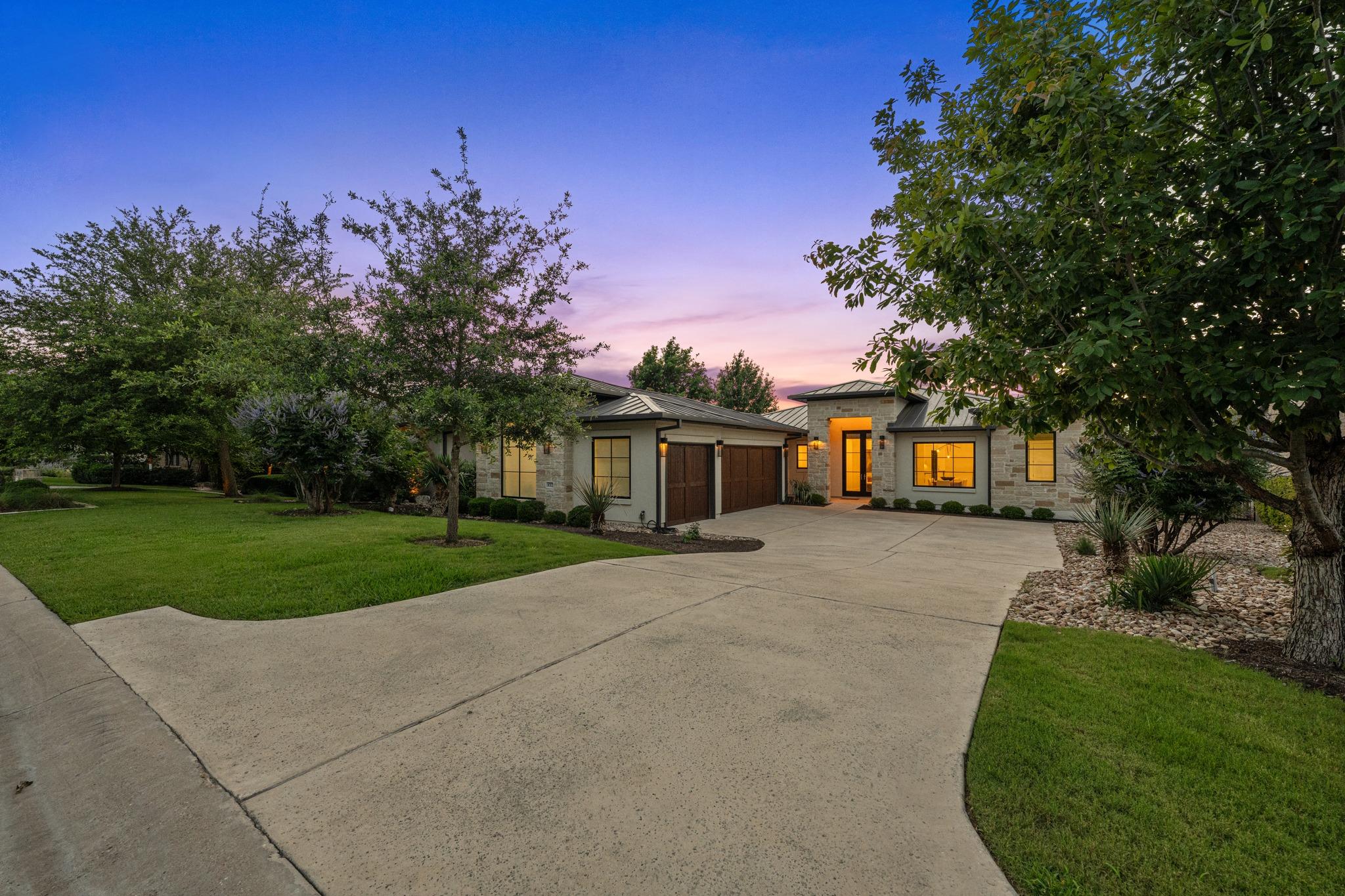 8312 Carranzo DR