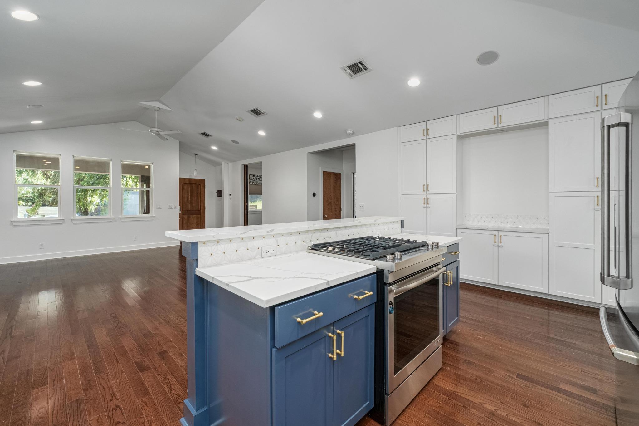 307 W Annie ST