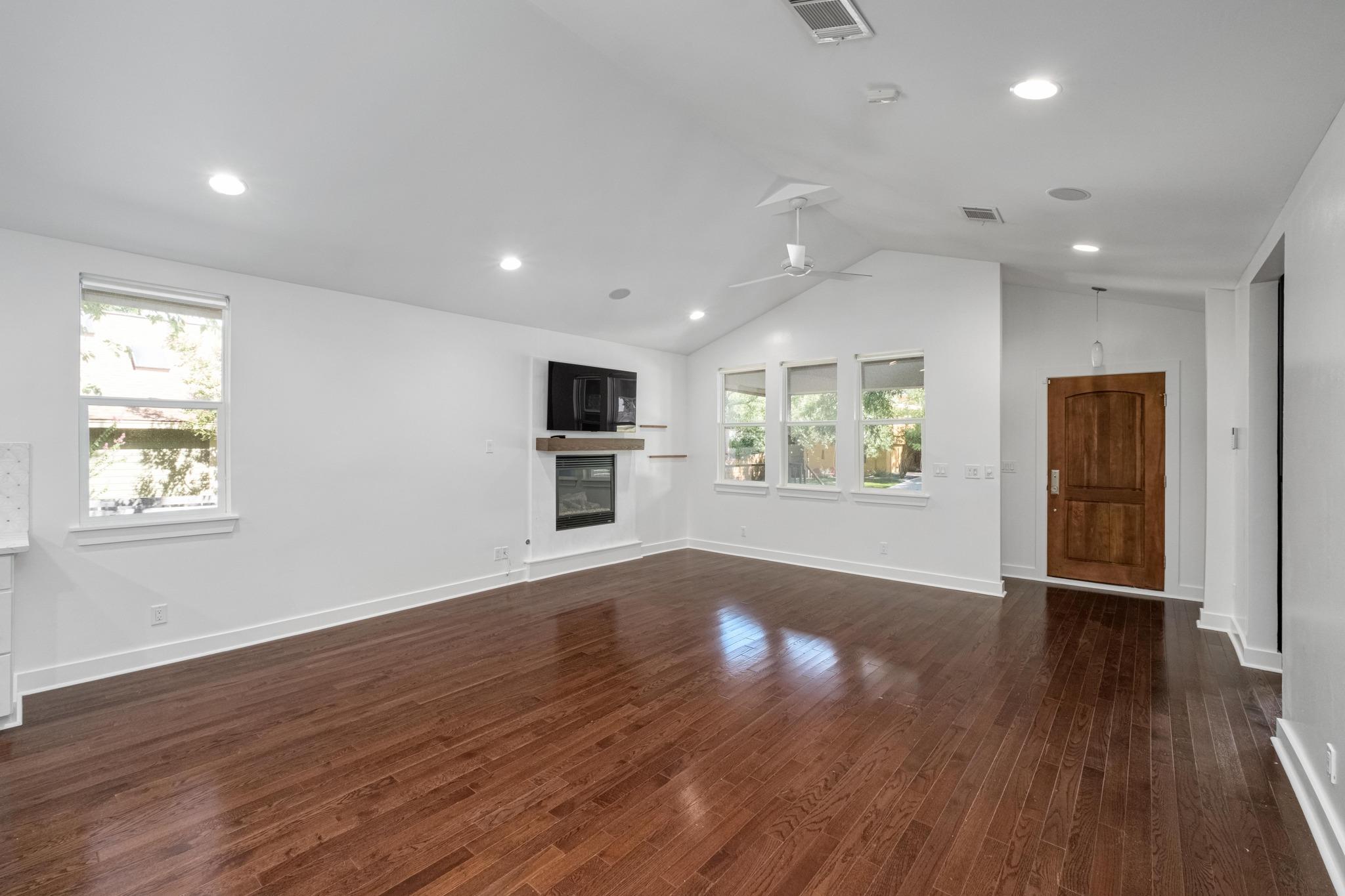 307 W Annie ST