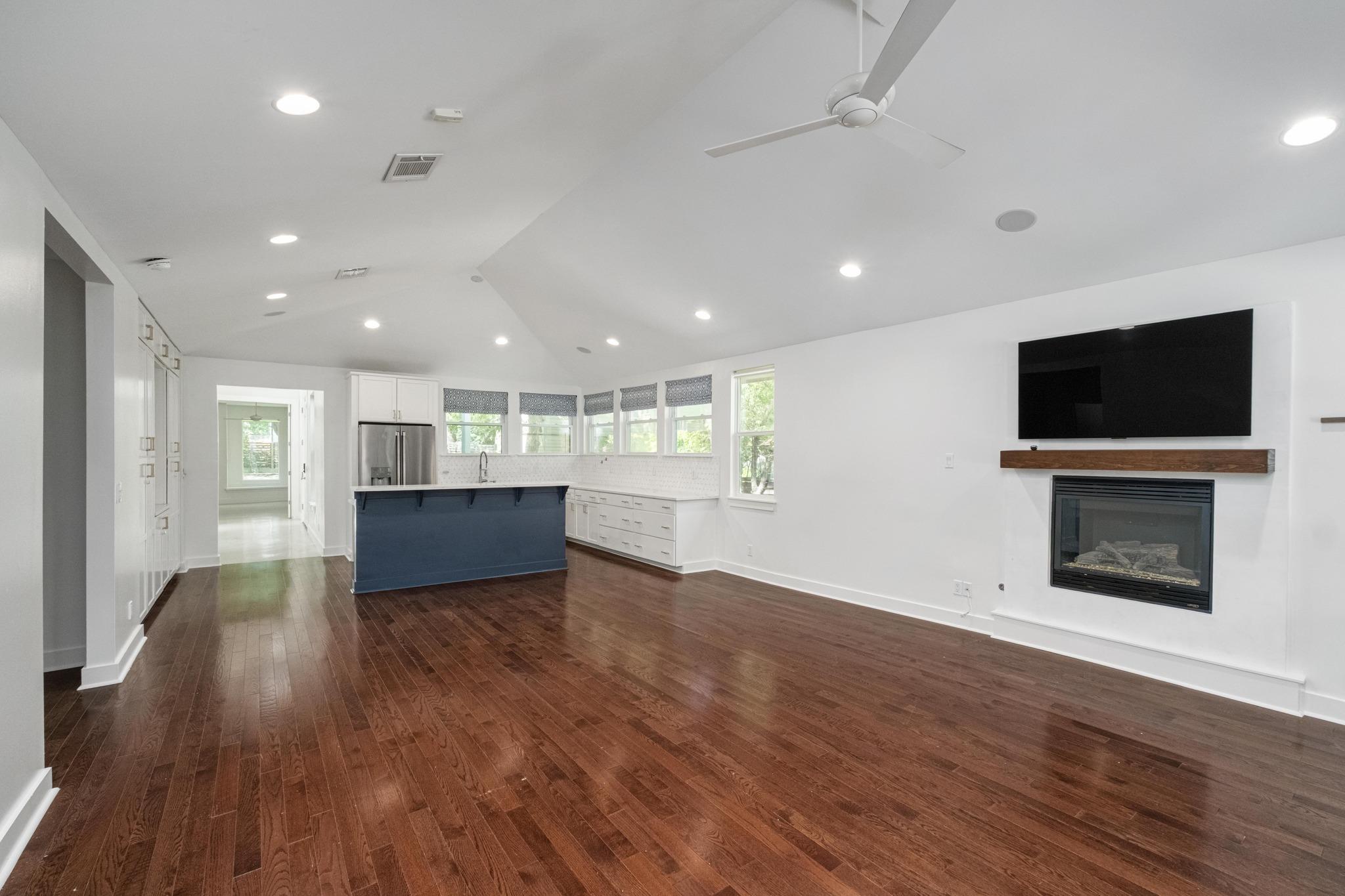 307 W Annie ST