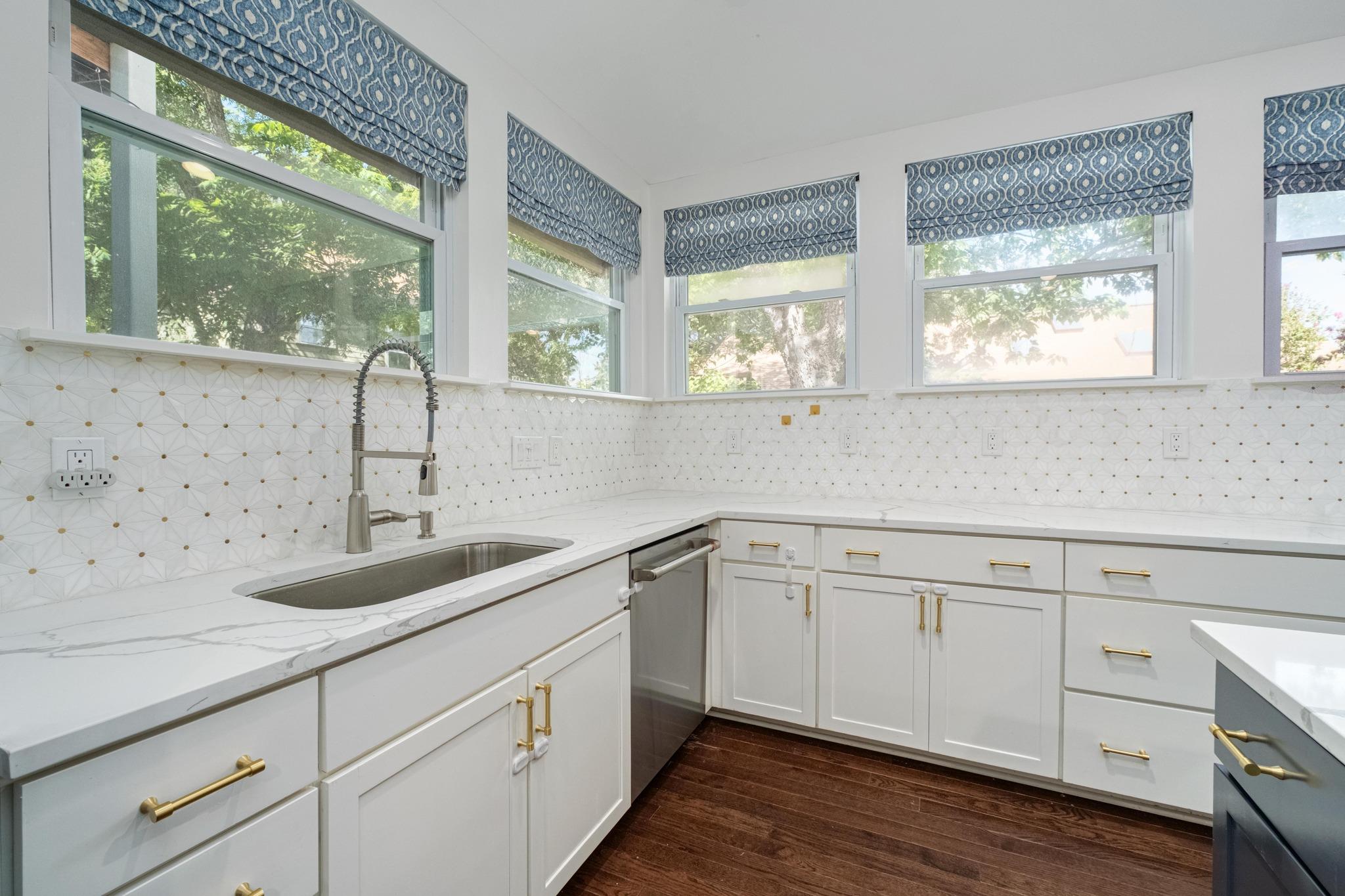 307 W Annie ST