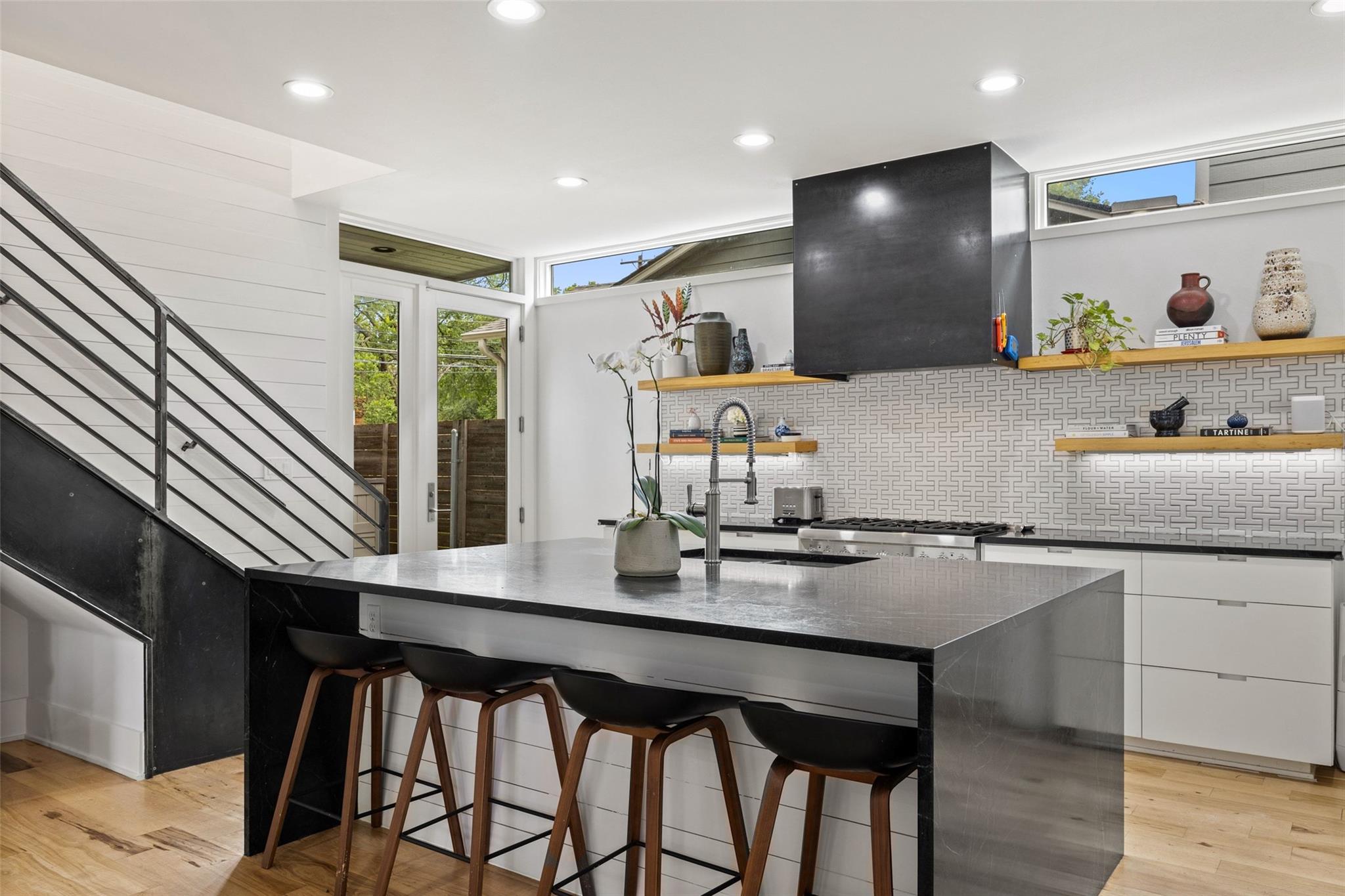 2000 Rundell PL