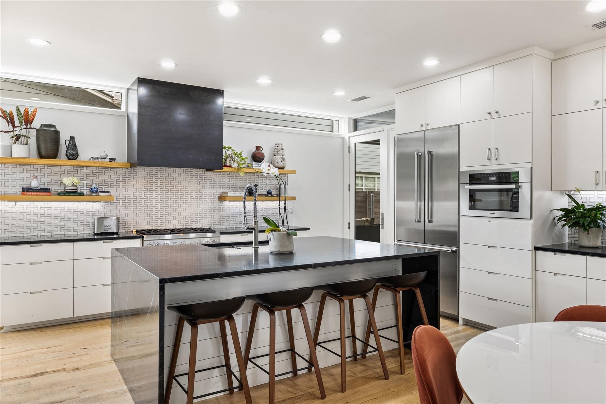 2000 Rundell PL