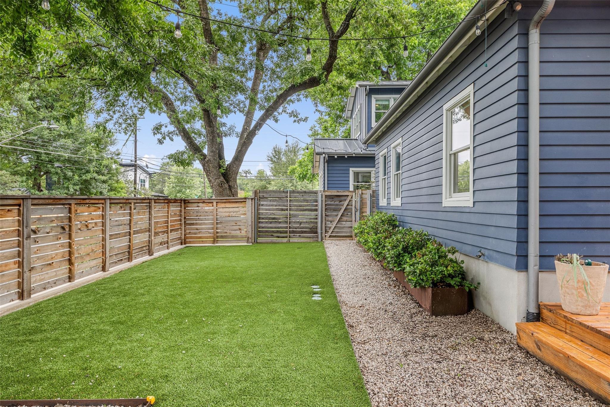 2000 Rundell PL