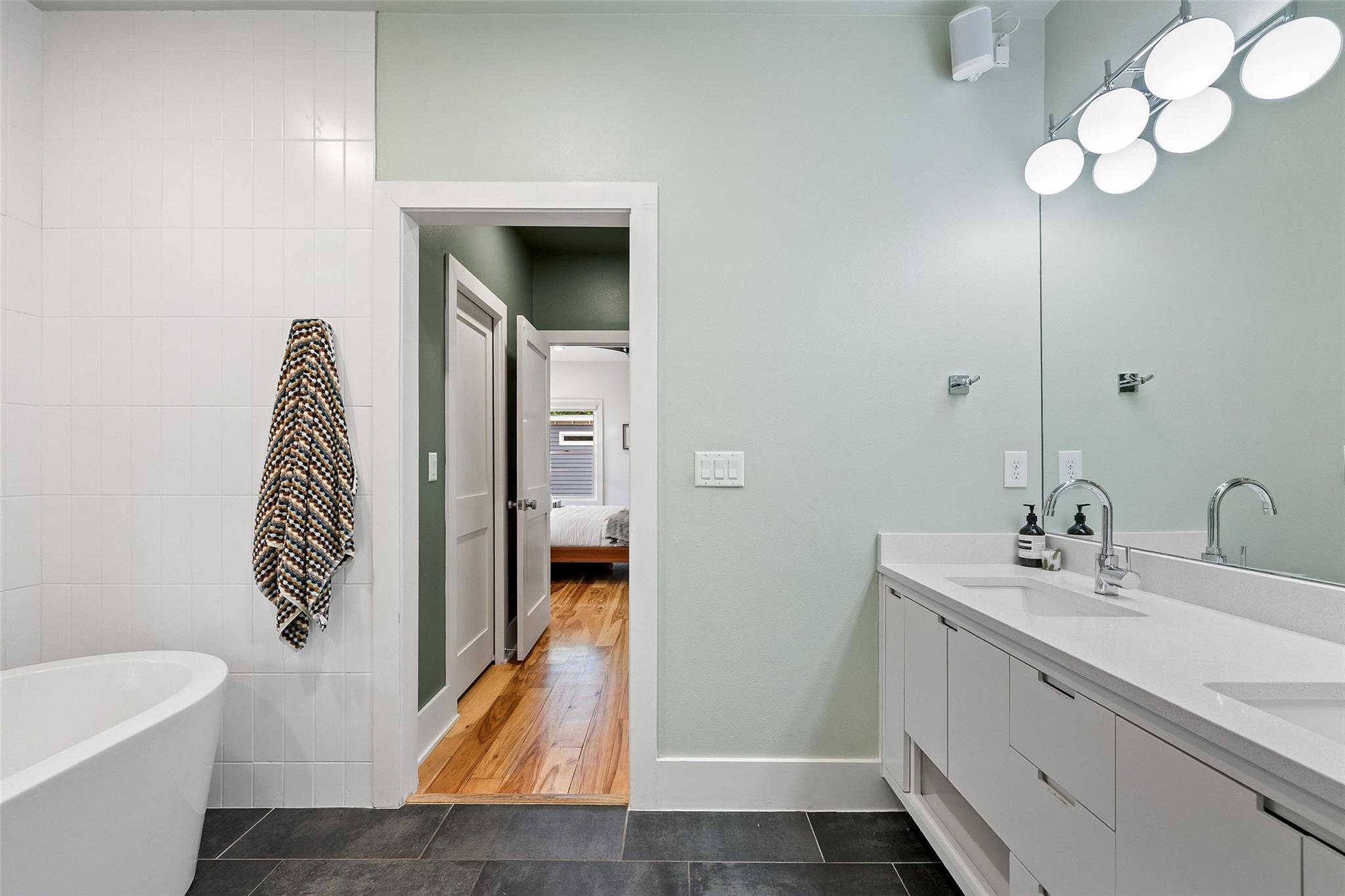2000 Rundell PL