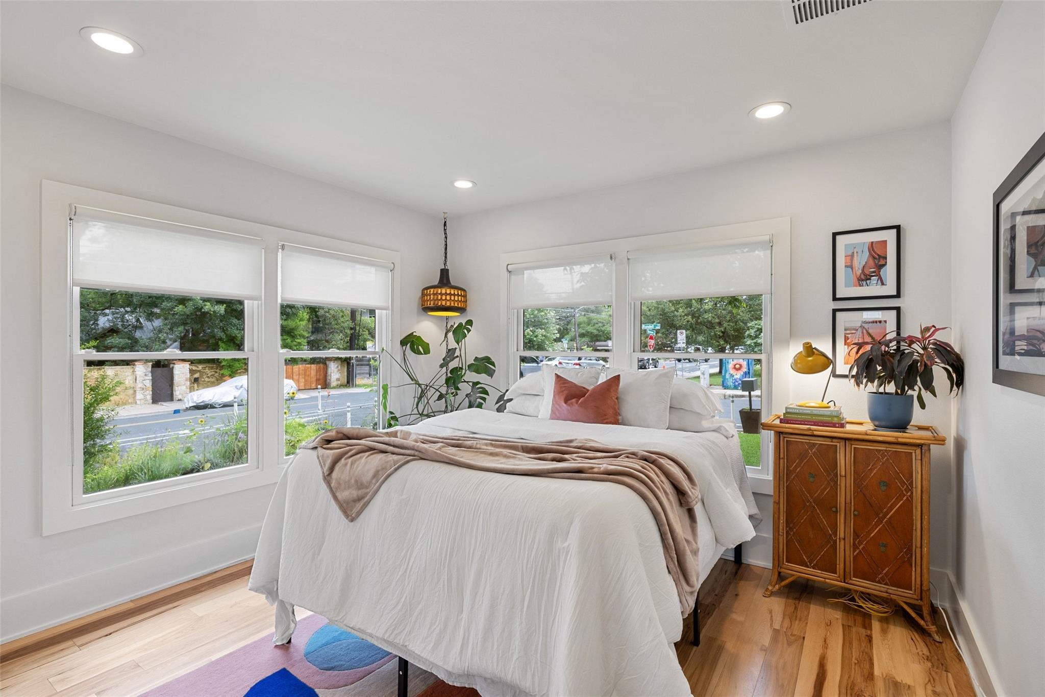 2000 Rundell PL
