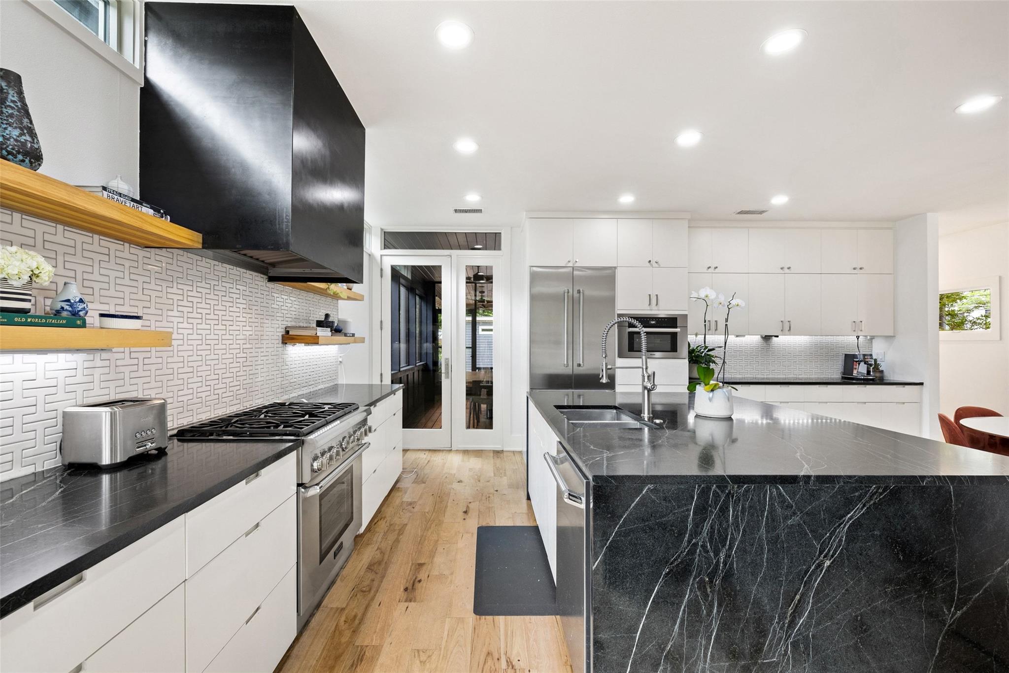 2000 Rundell PL