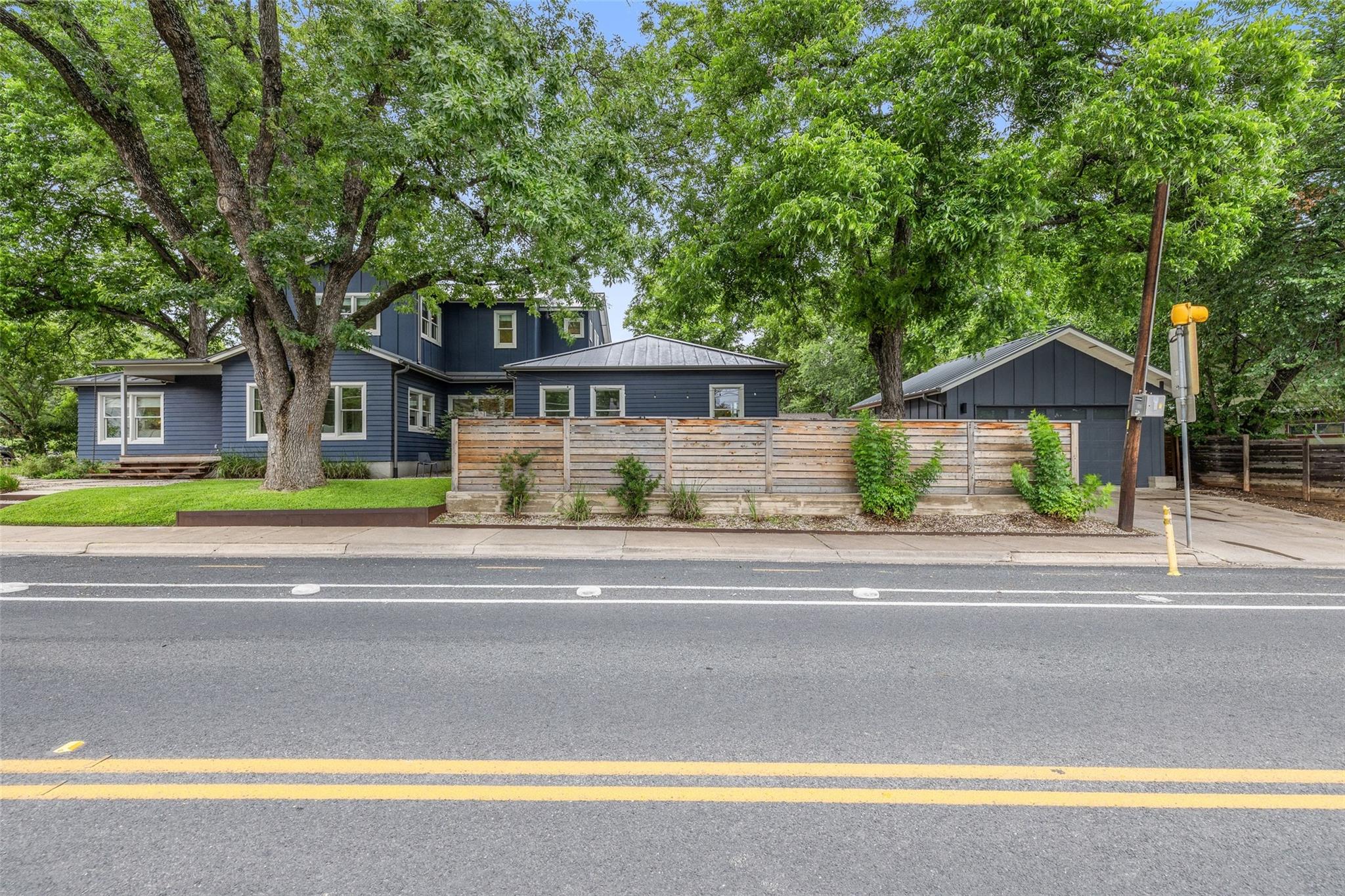 2000 Rundell PL