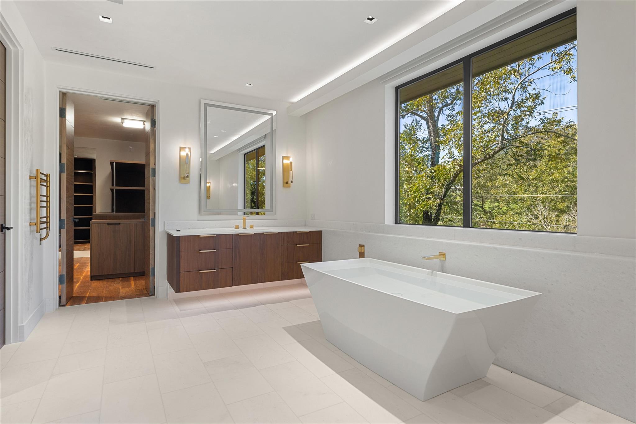 2503 Westlake DR # 101