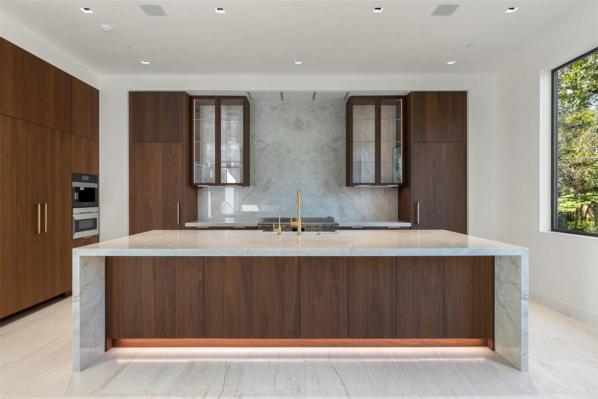 2503 Westlake DR # 101