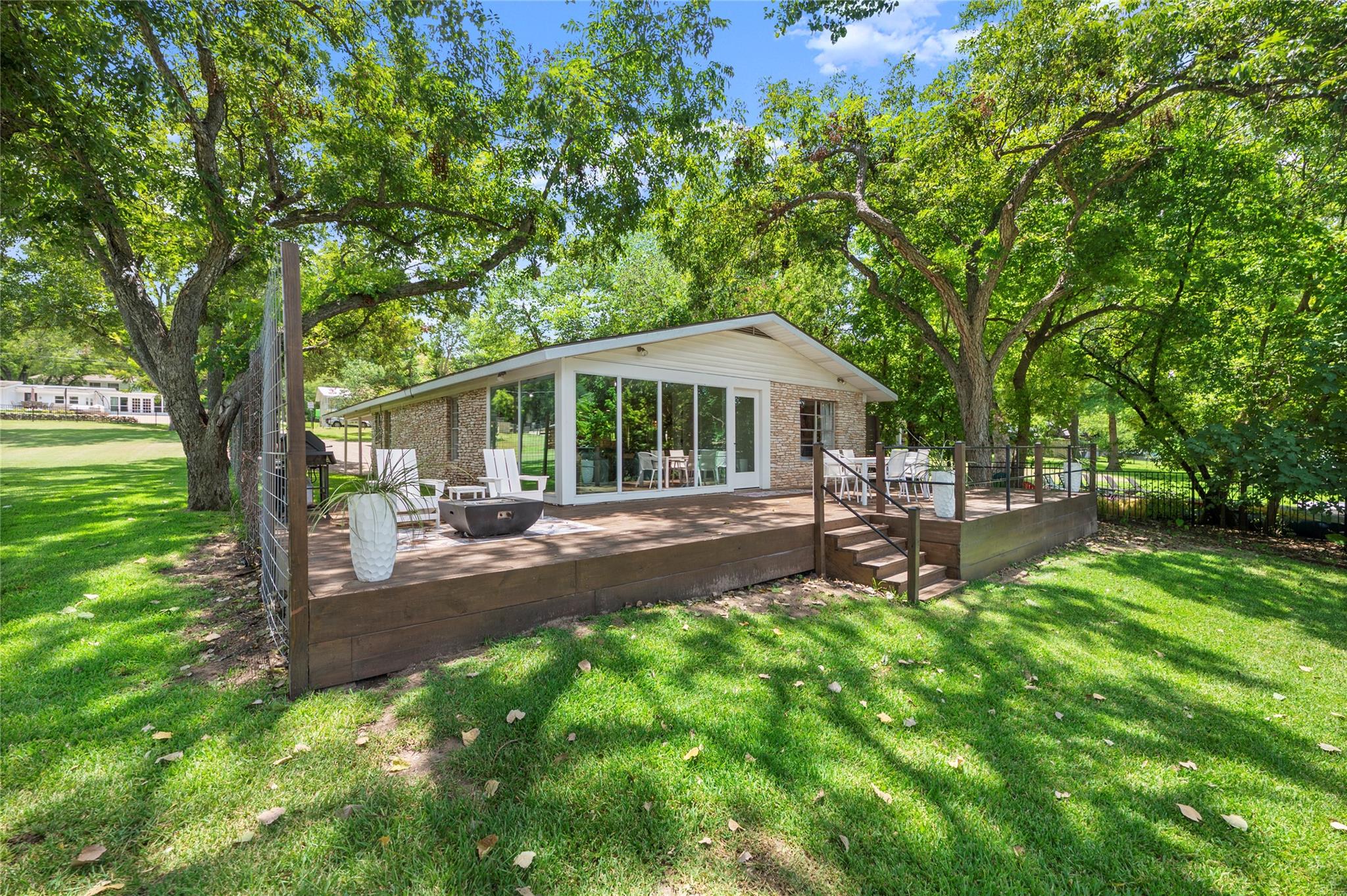 3100 Edgewater DR
