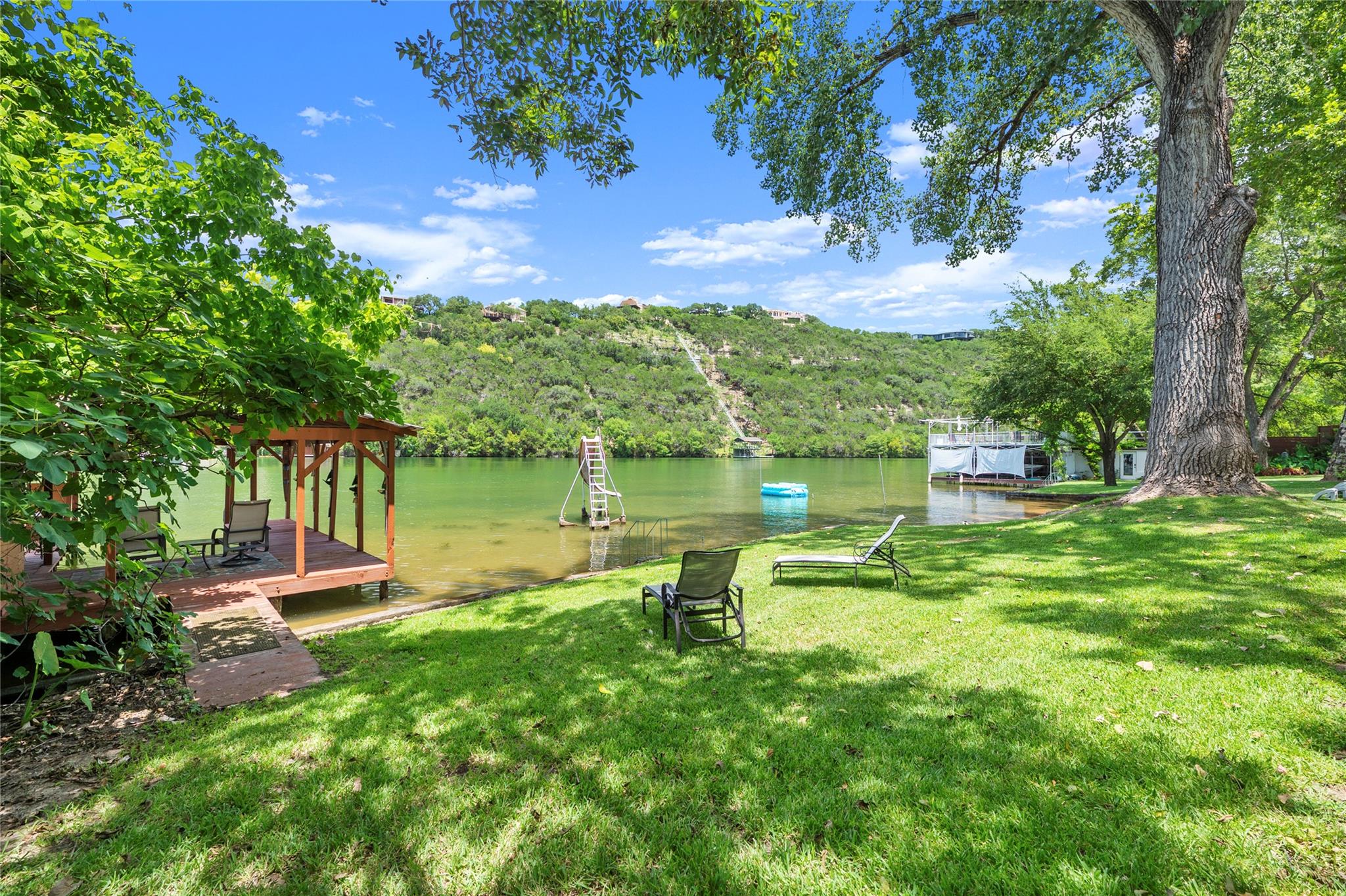 3100 Edgewater DR