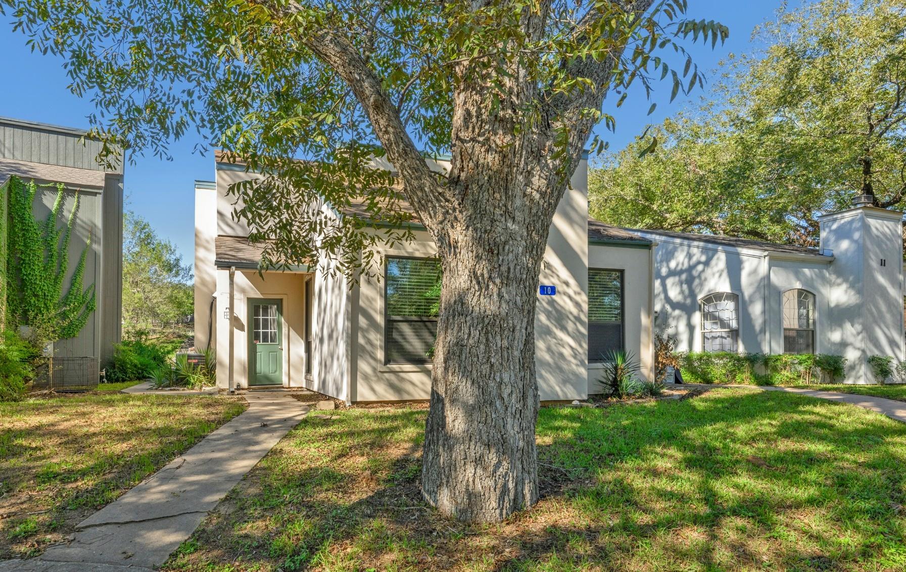 10 Townhouse CIR