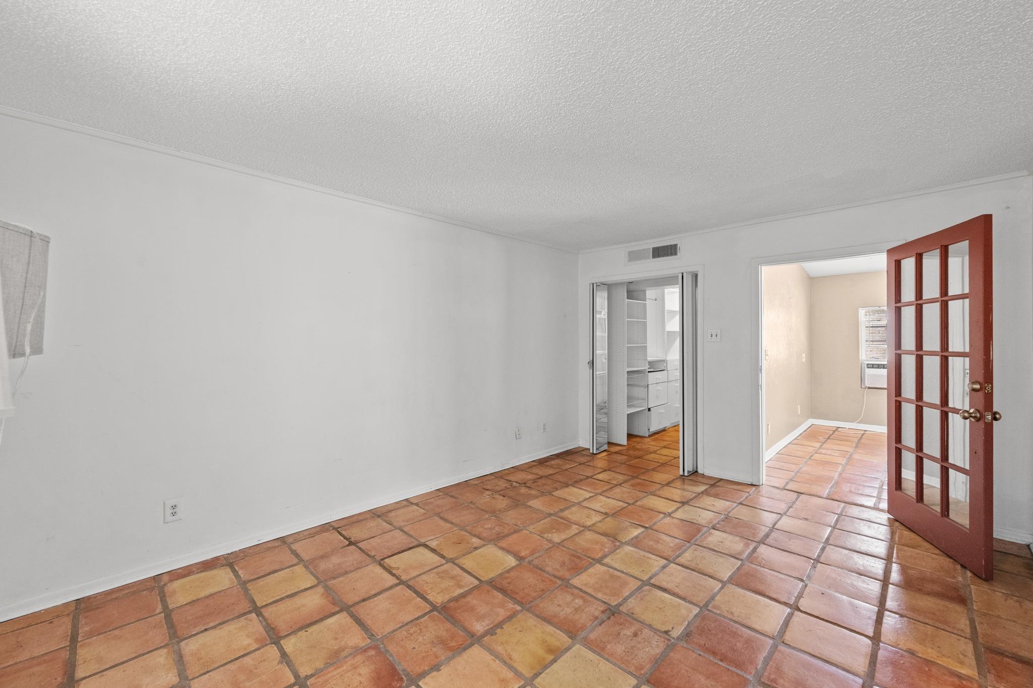 10 Townhouse CIR