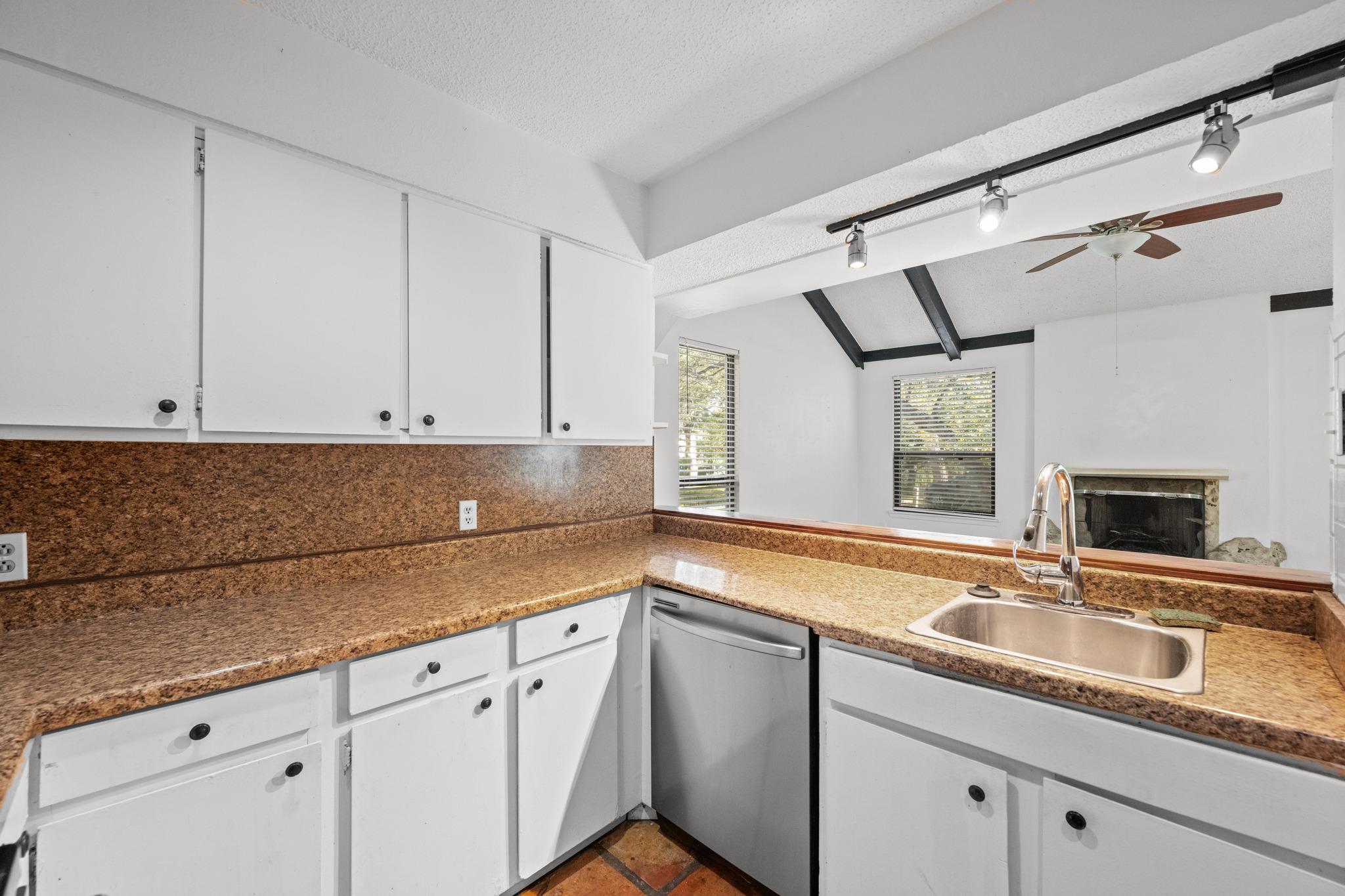 10 Townhouse CIR