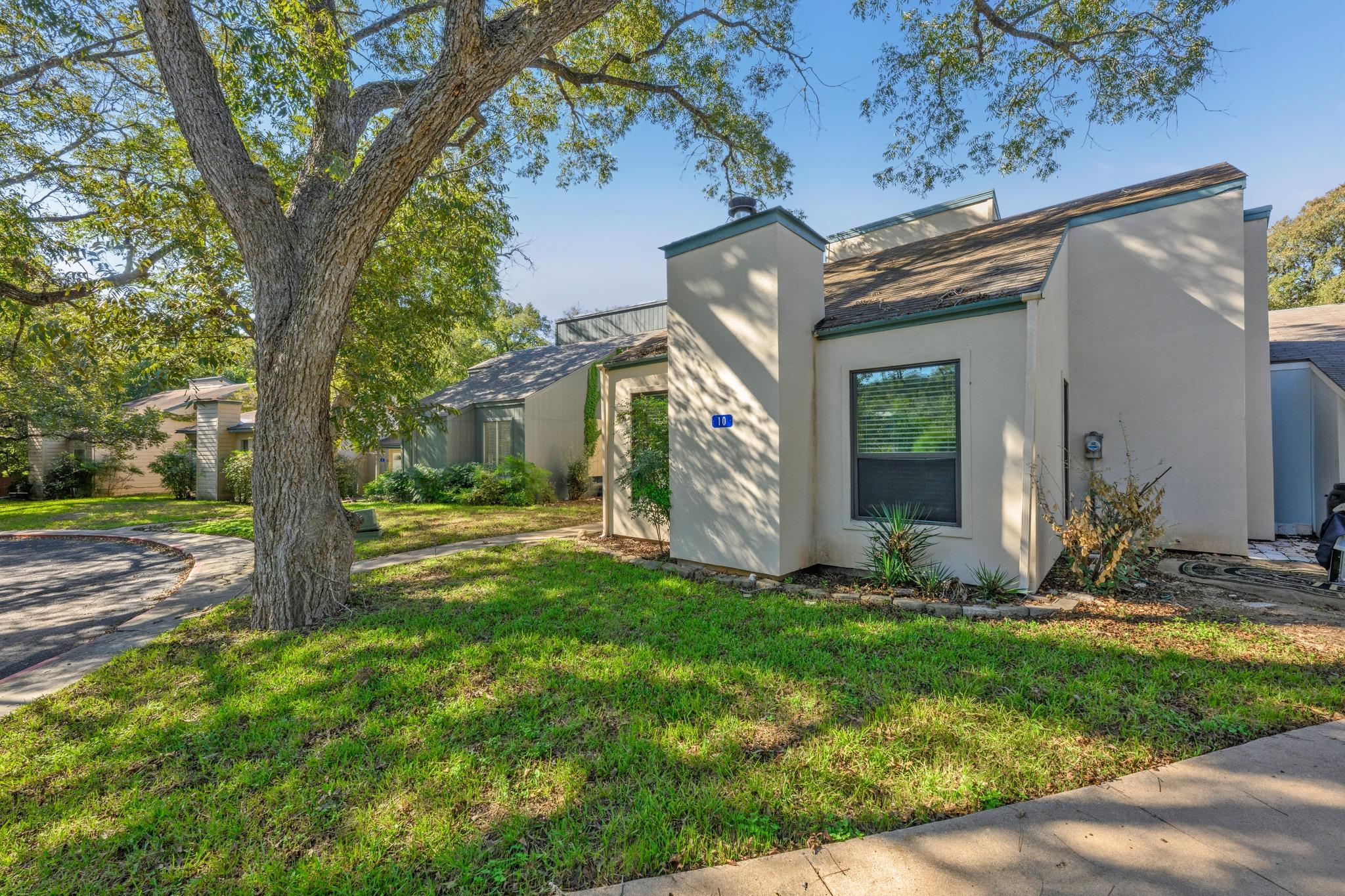 10 Townhouse CIR