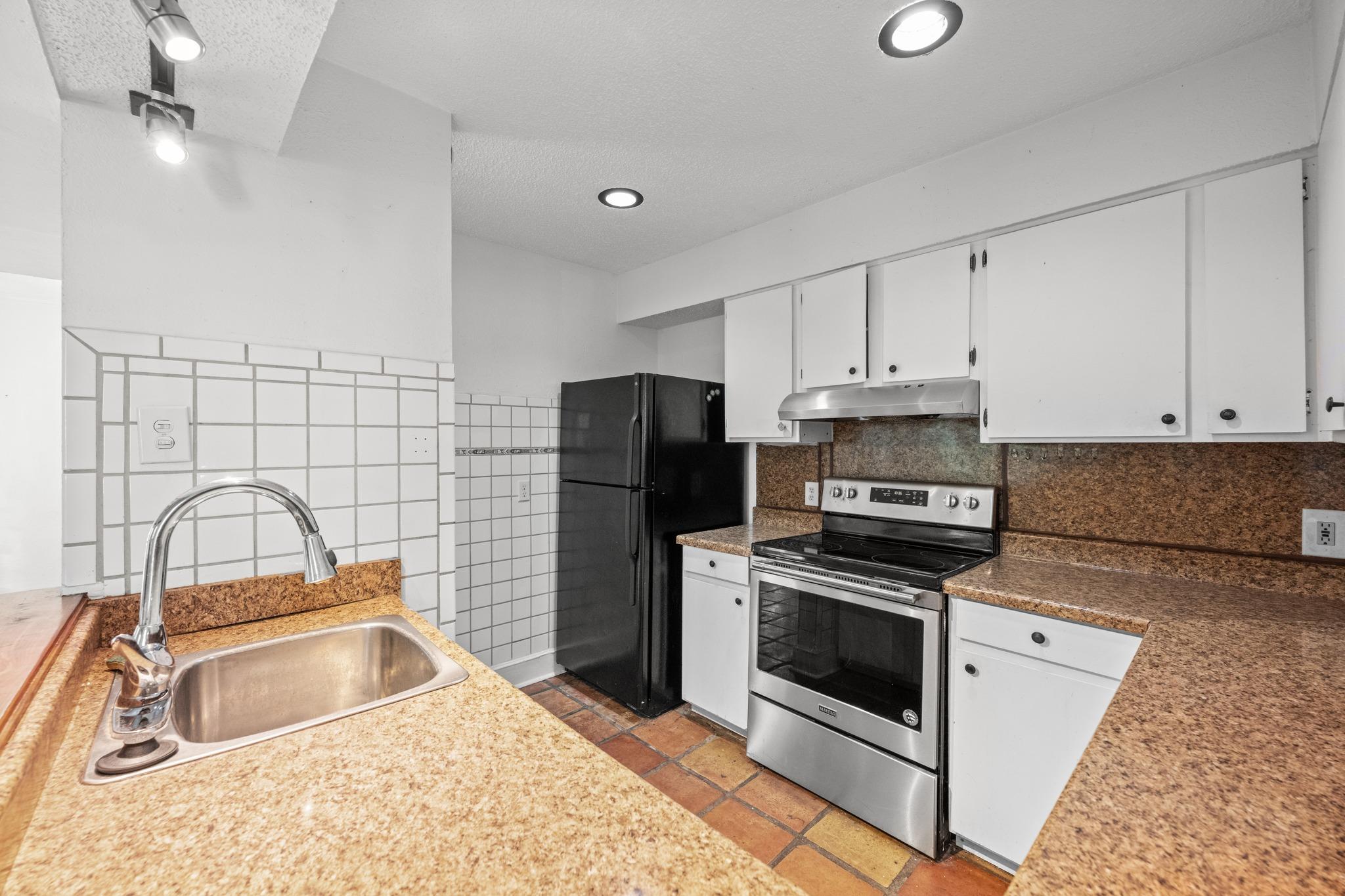 10 Townhouse CIR