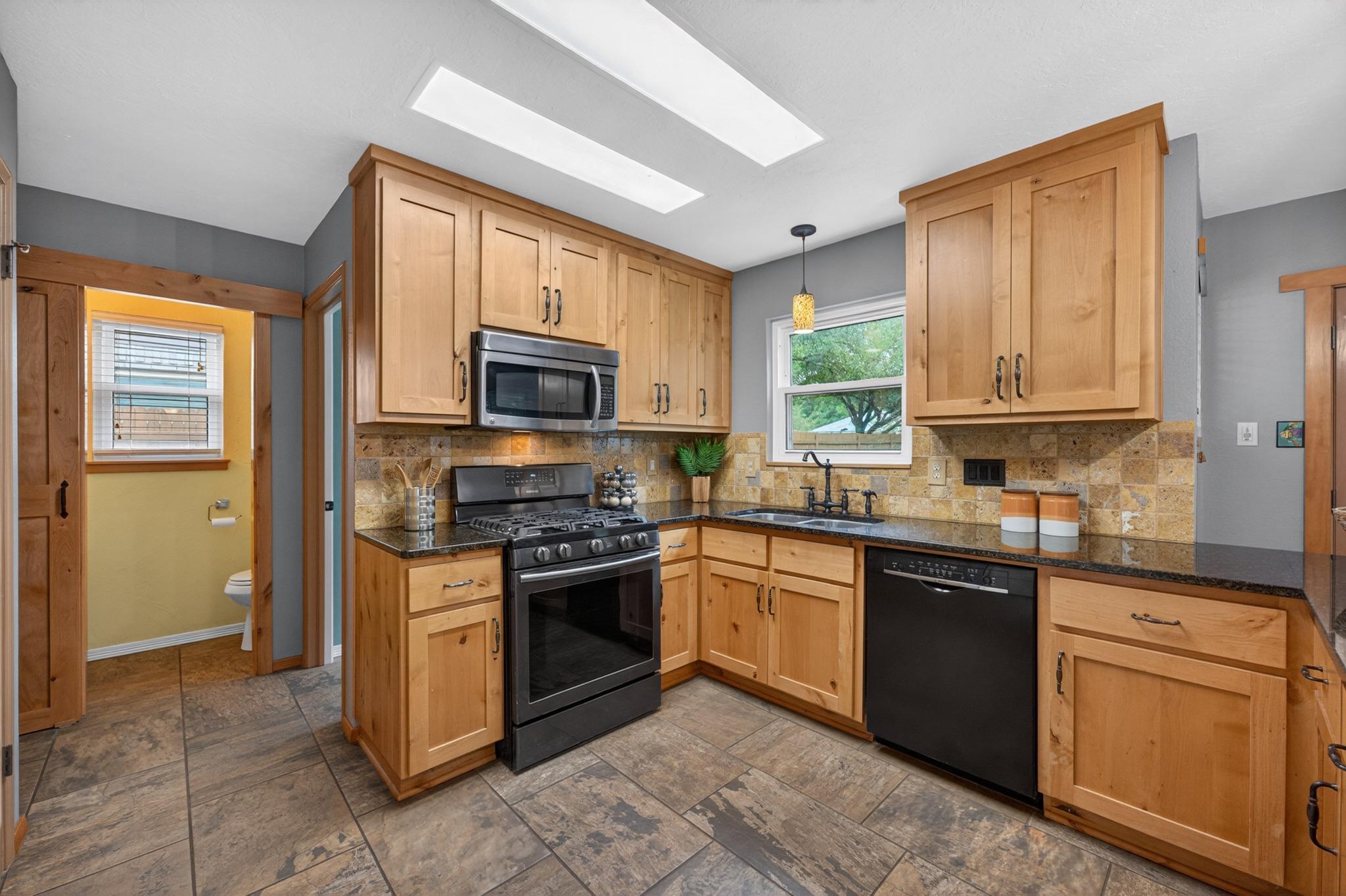 1200 Mountain View DR