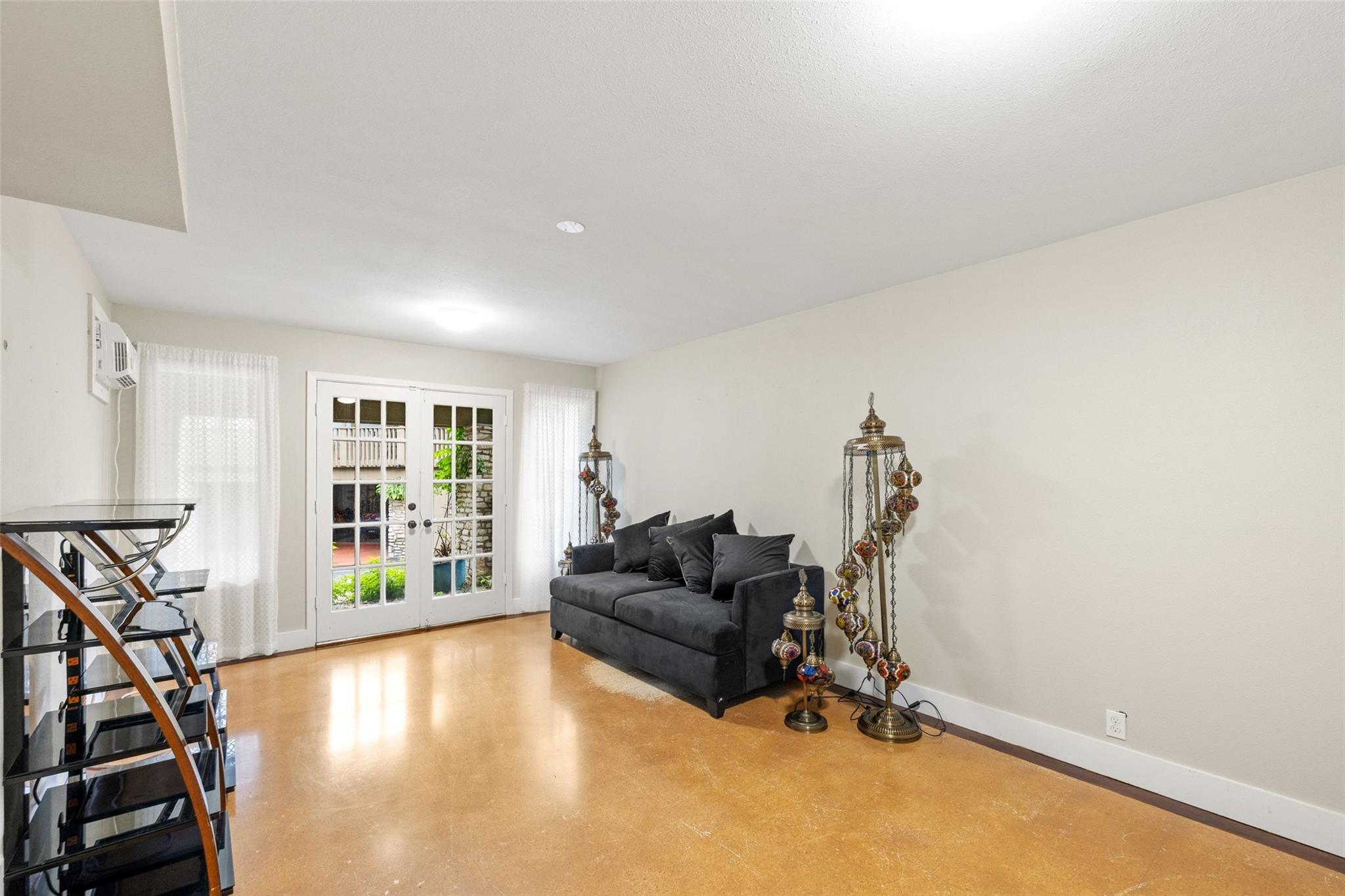 9 Stoney Creek CV