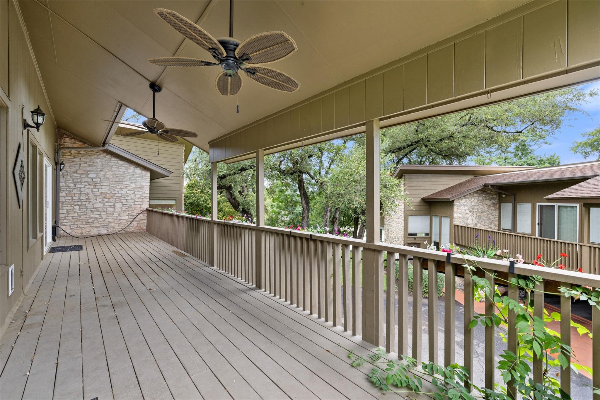 9 Stoney Creek CV