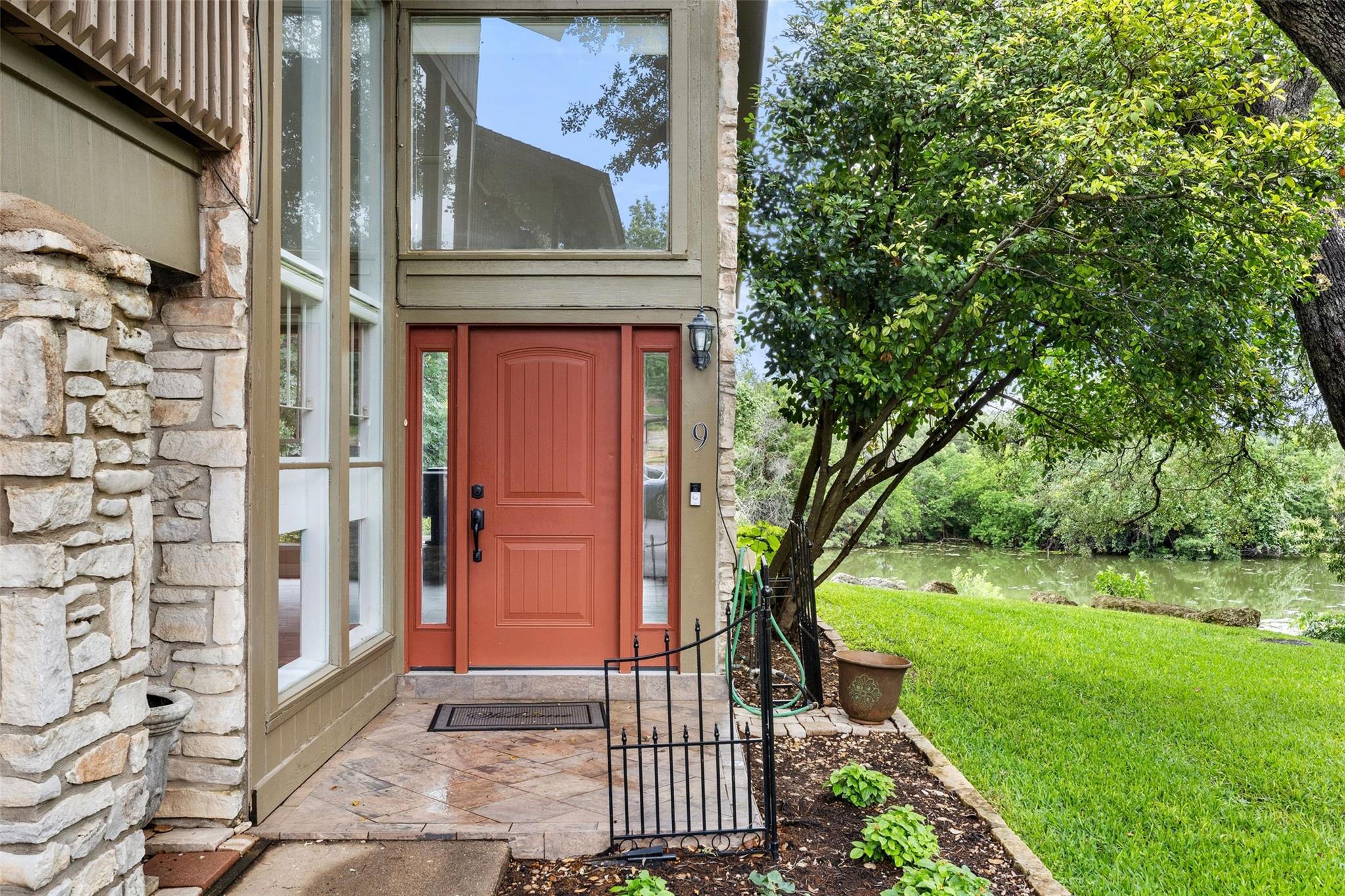 9 Stoney Creek CV