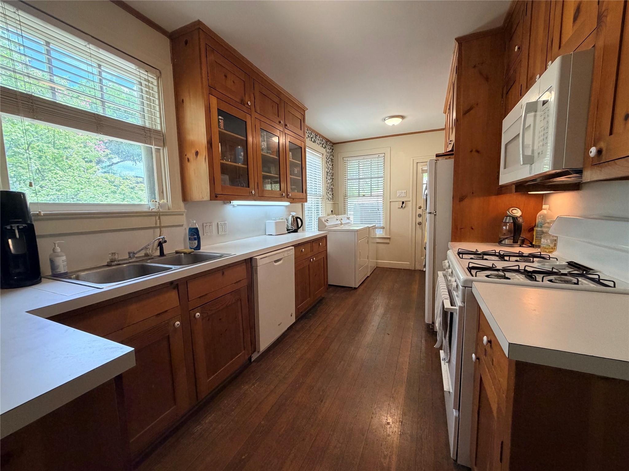 102-A W 32nd ST