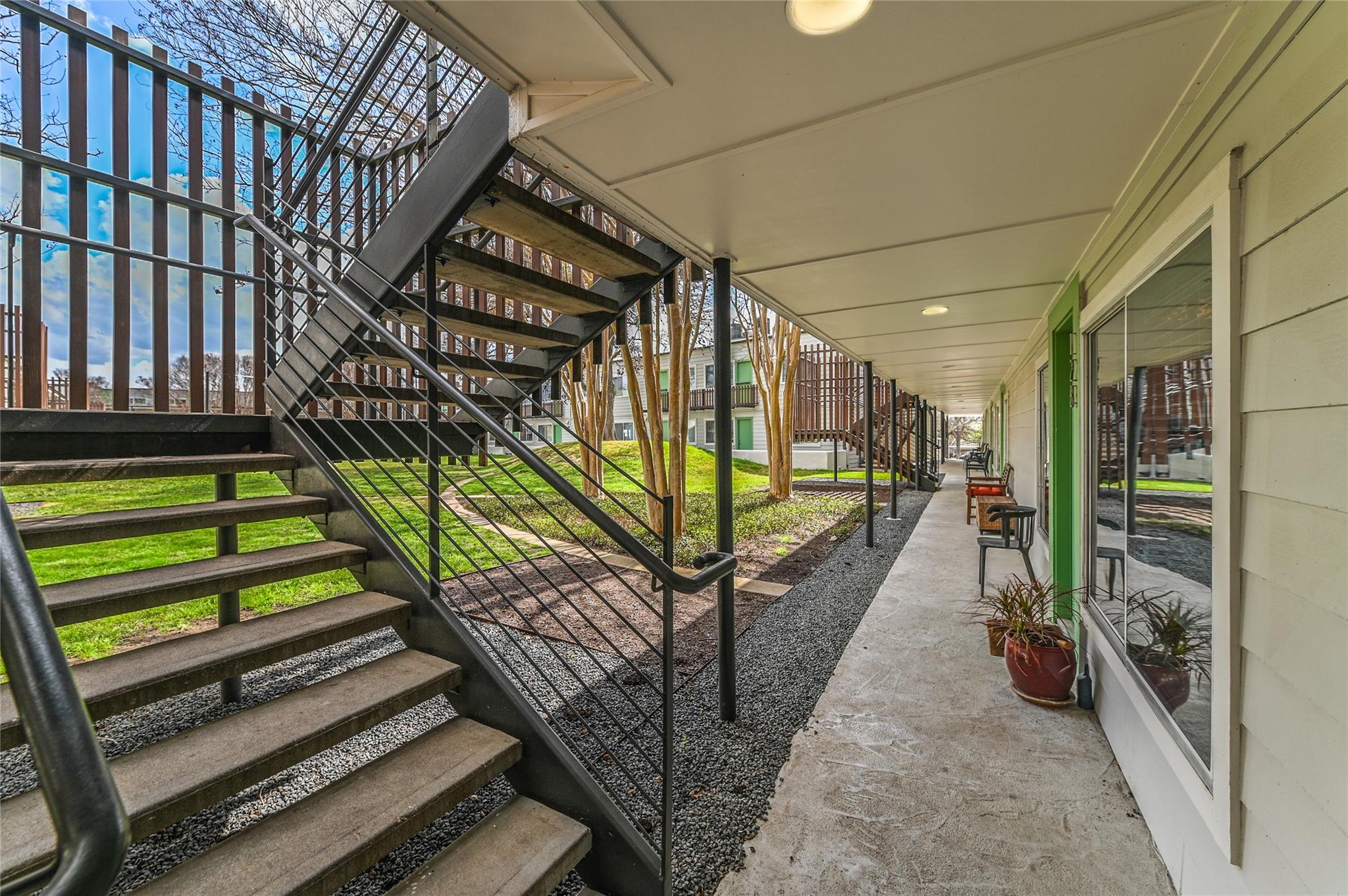 2200 Dickson DR # 128