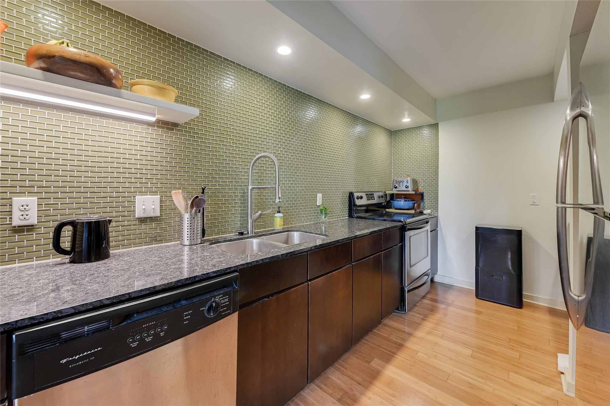 2200 Dickson DR # 128