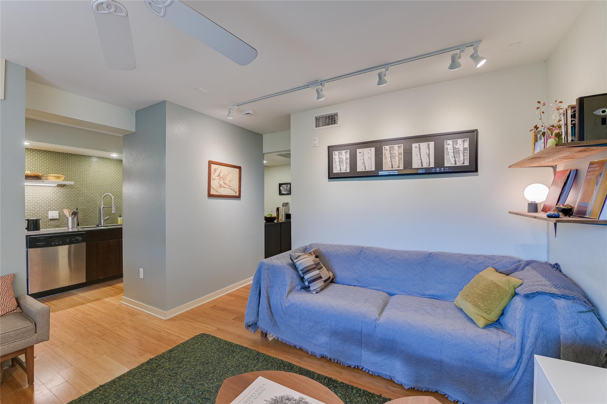 2200 Dickson DR # 128