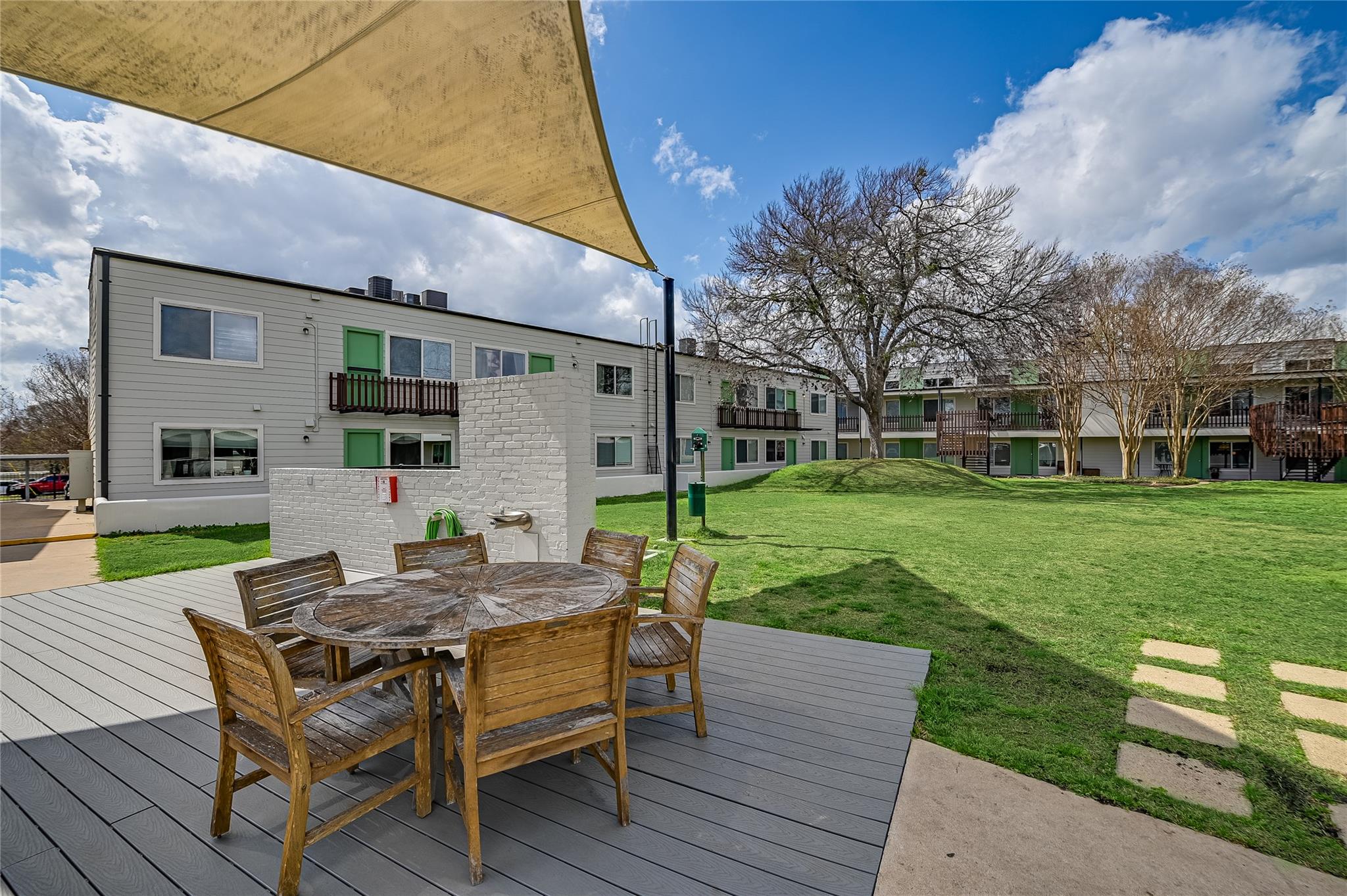 2200 Dickson DR # 128