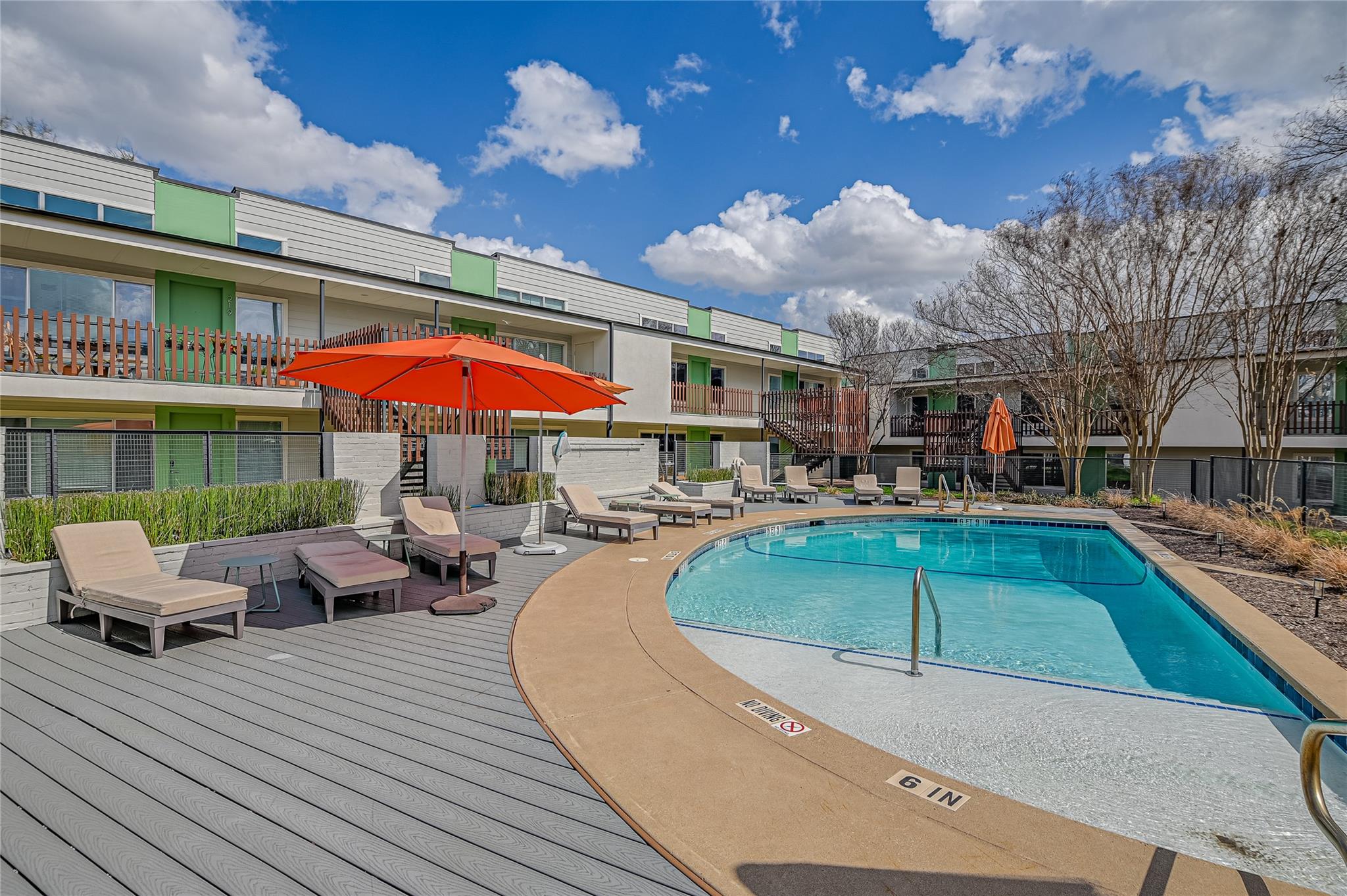 2200 Dickson DR # 128