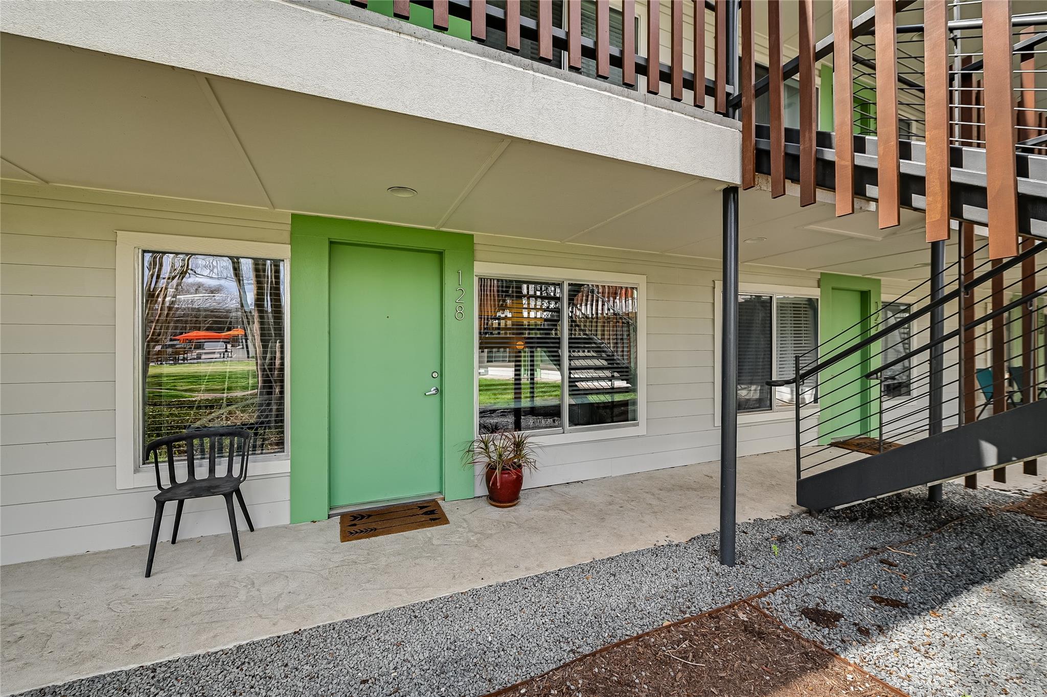 2200 Dickson DR # 128